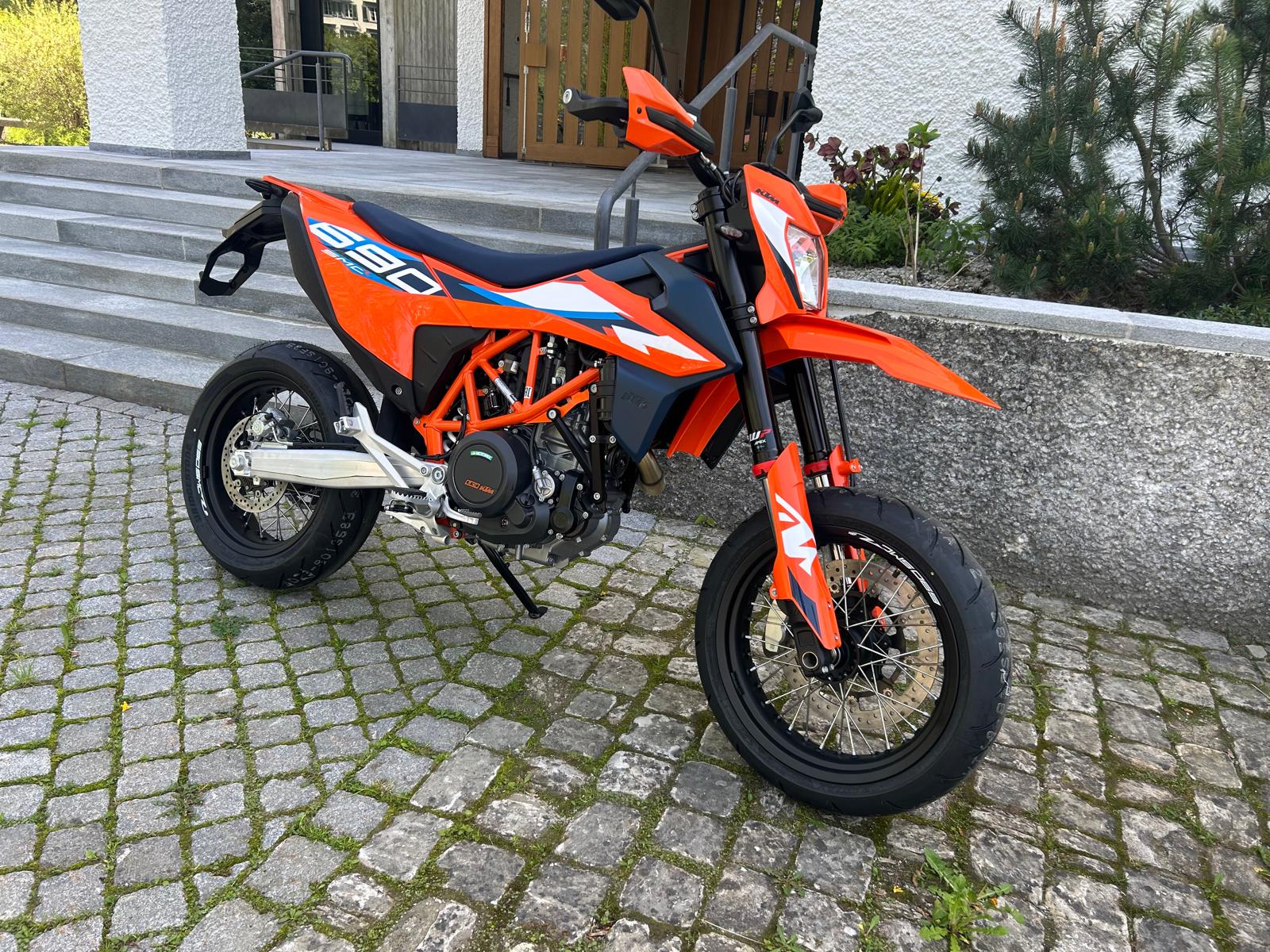 KTM 690 SMC R-image-11