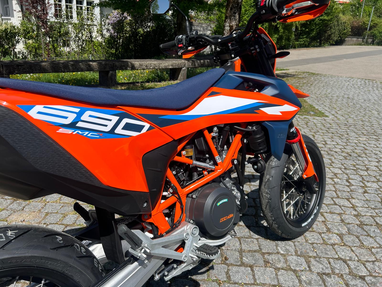 KTM 690 SMC R-image-2