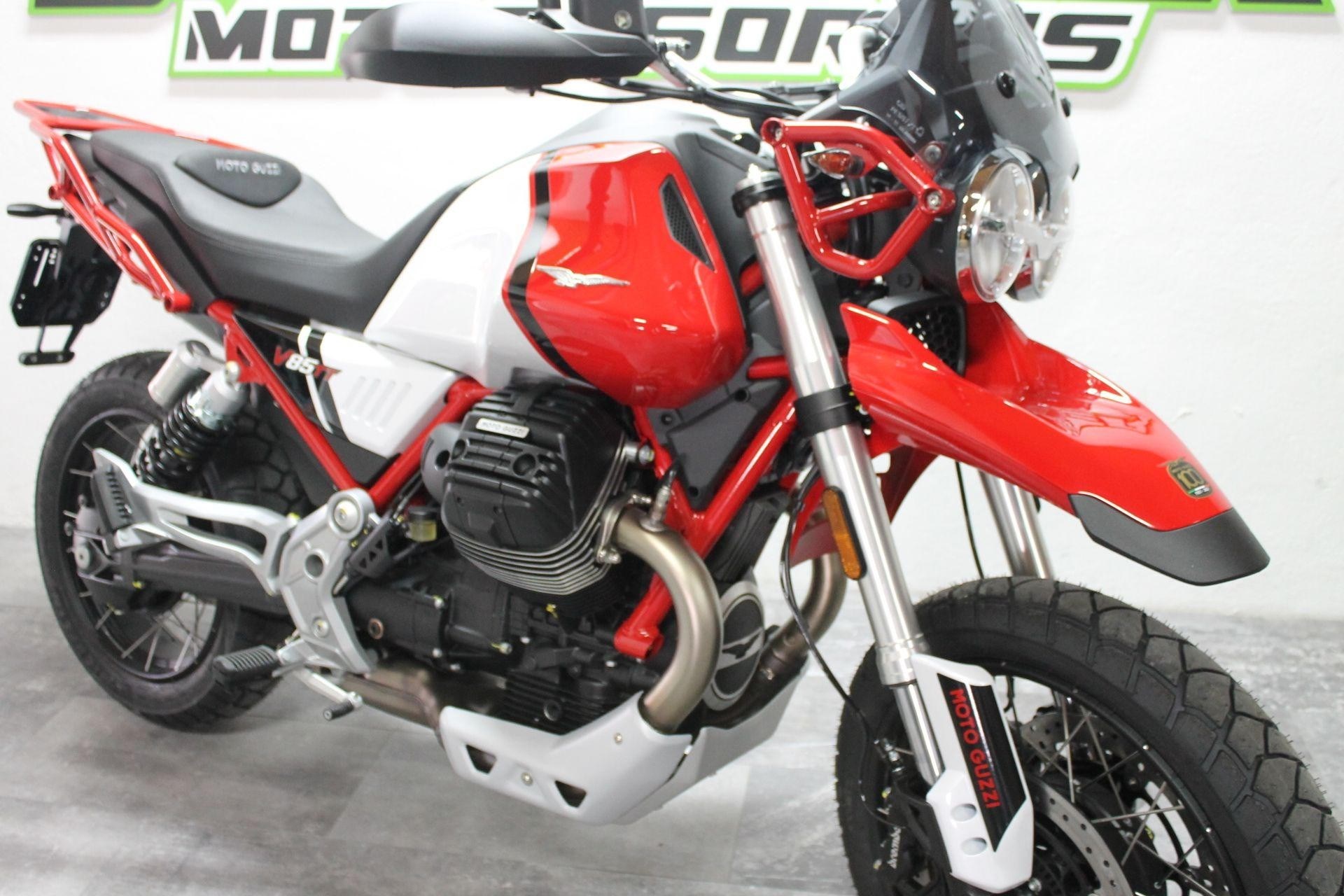 MOTO GUZZI V85 TT Premium Graphics / 56kw ou 35kw-showroom-element-1