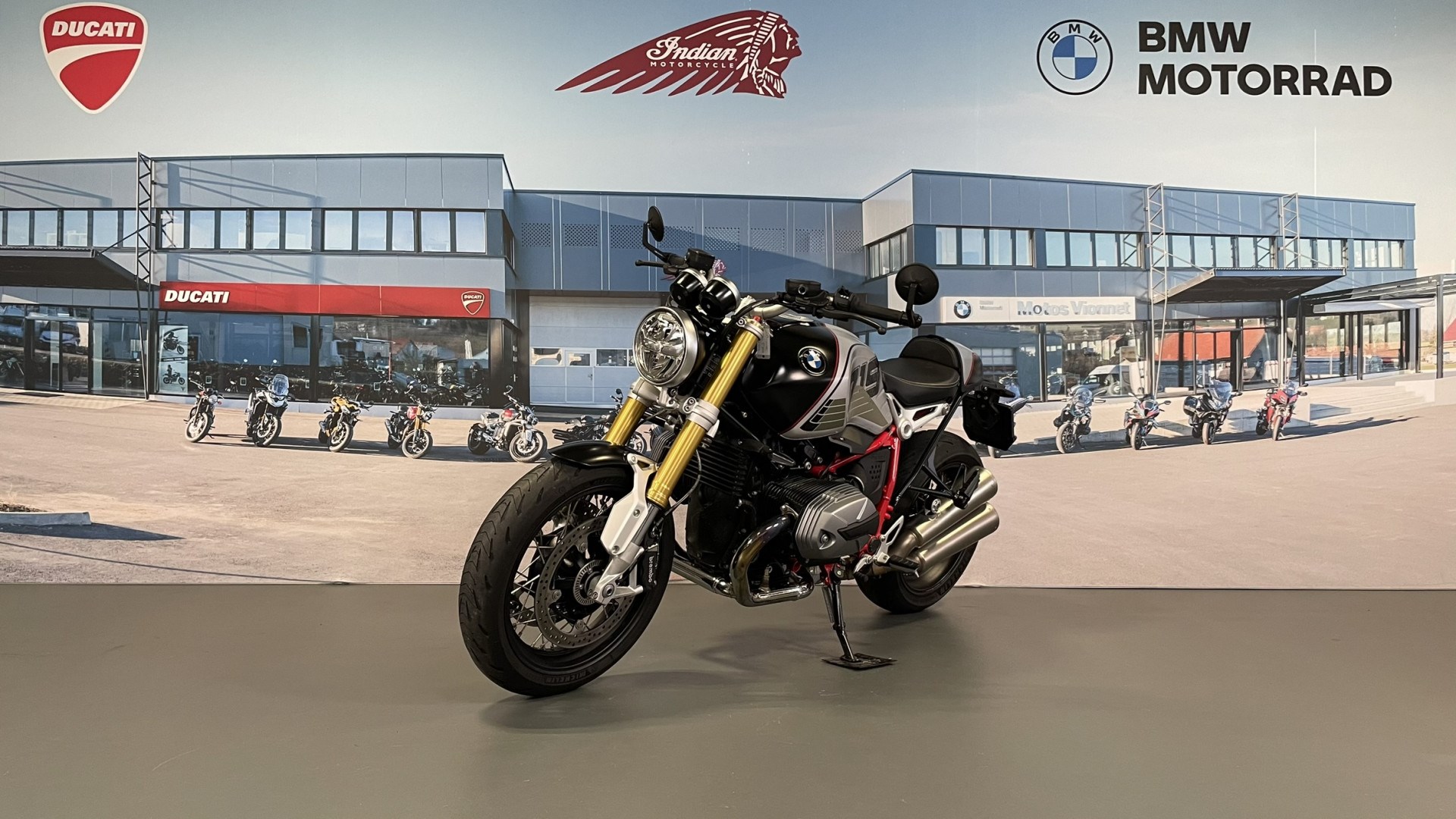 BMW R nineT-showroom-element-2