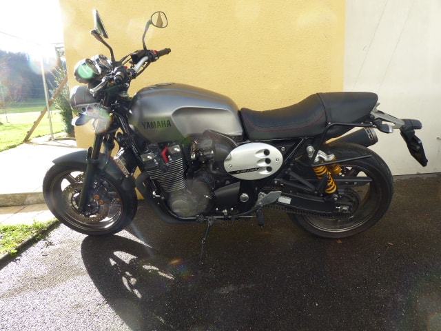 YAMAHA XJR 1300-showroom-element-2