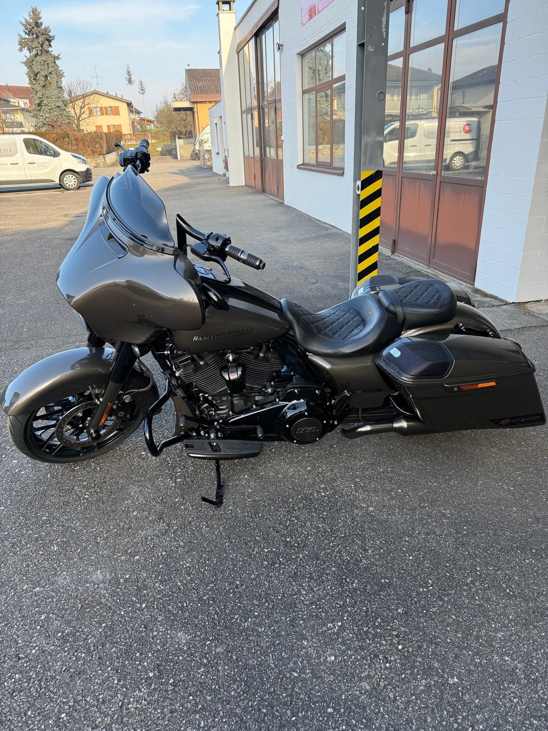 HARLEY-DAVIDSON FLHXSE Street Glide CVO 117