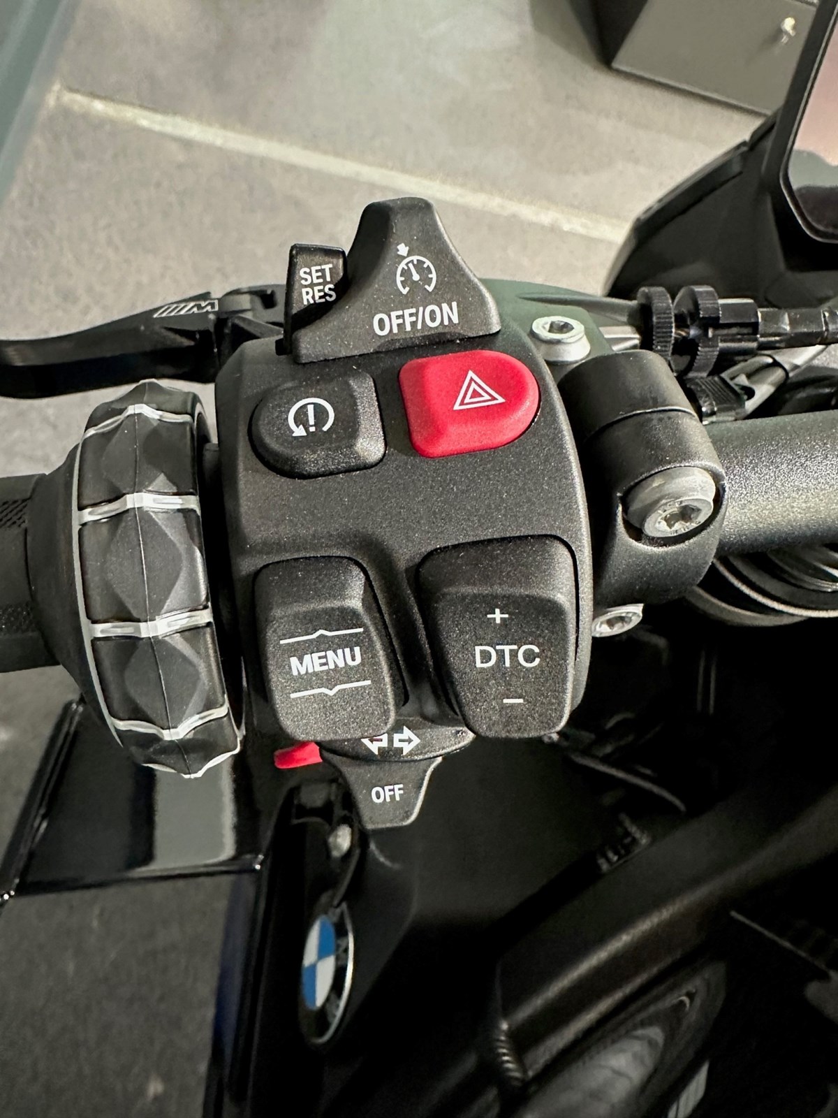 BMW M 1000 R Competition-showroom-element-3
