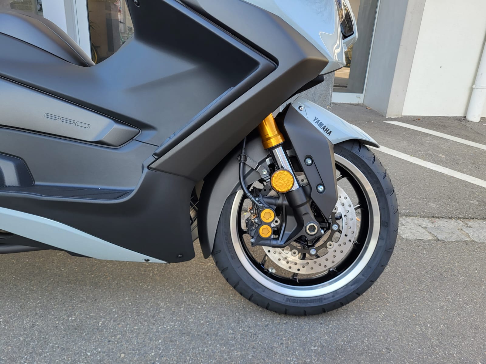YAMAHA T-MAX Tech-Max XP 560-showroom-element-3