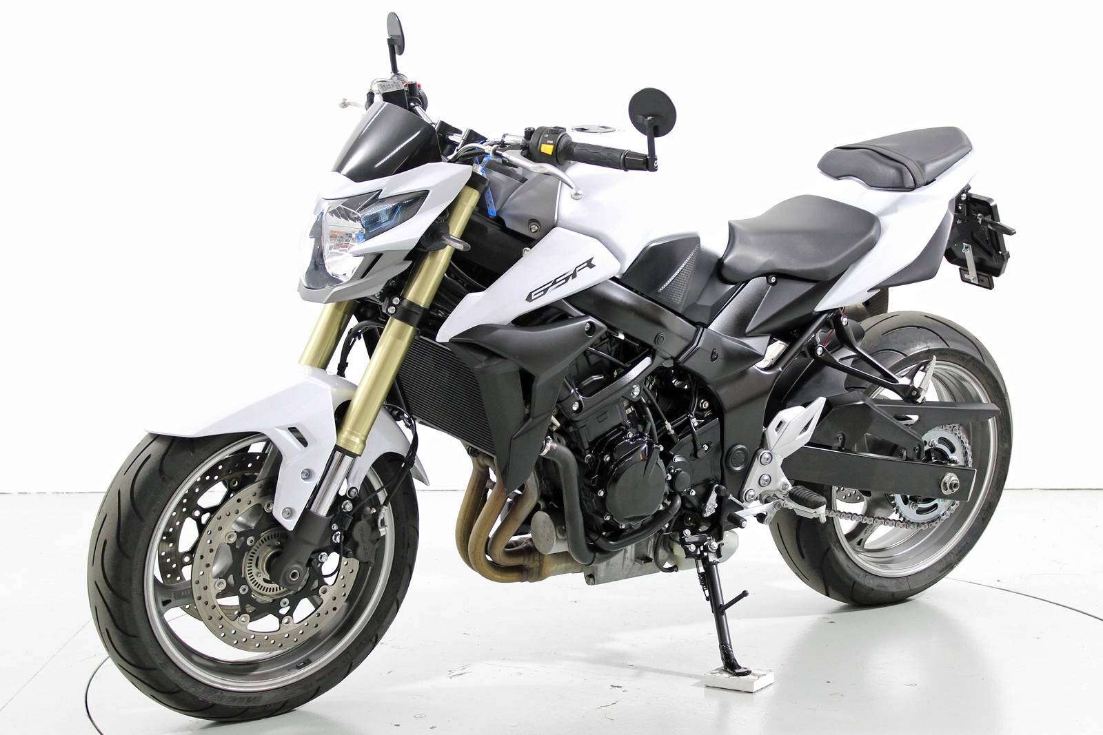 SUZUKI GSR 750 ABS-showroom-element-2