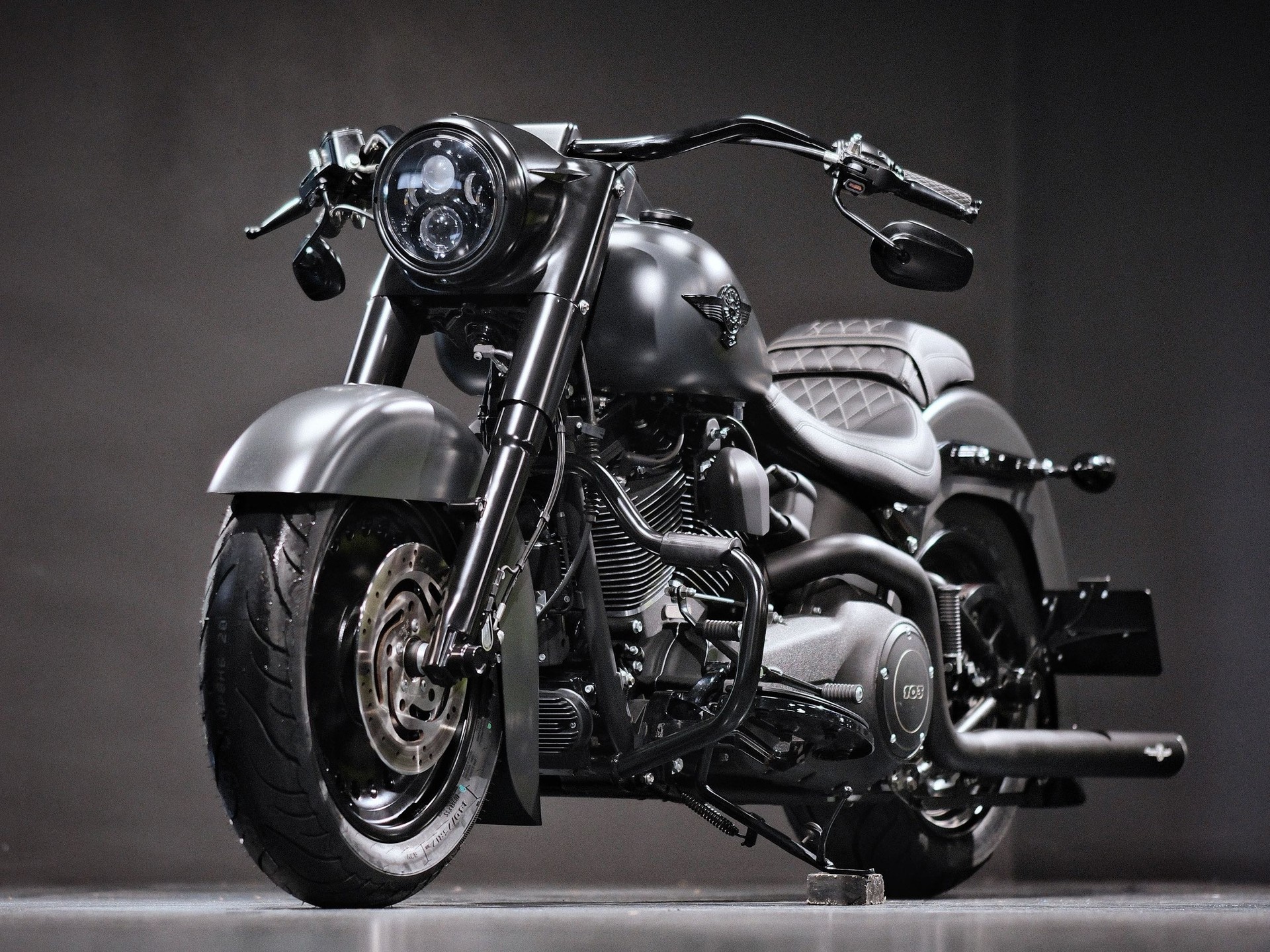 HARLEY-DAVIDSON FLSTFB Fat Boy Special ABS-showroom-element-3
