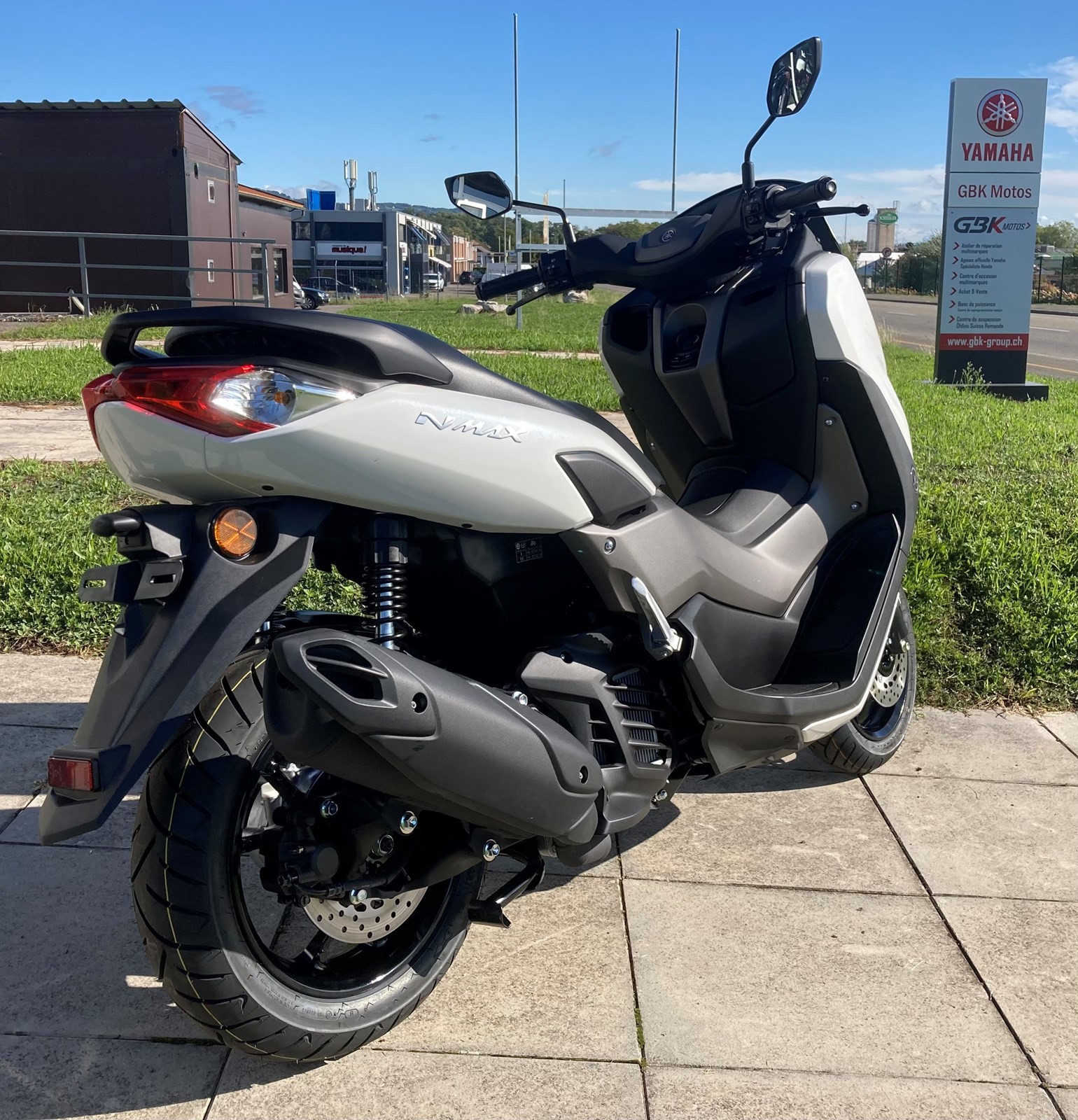 YAMAHA N-Max GPD 125-showroom-element-2