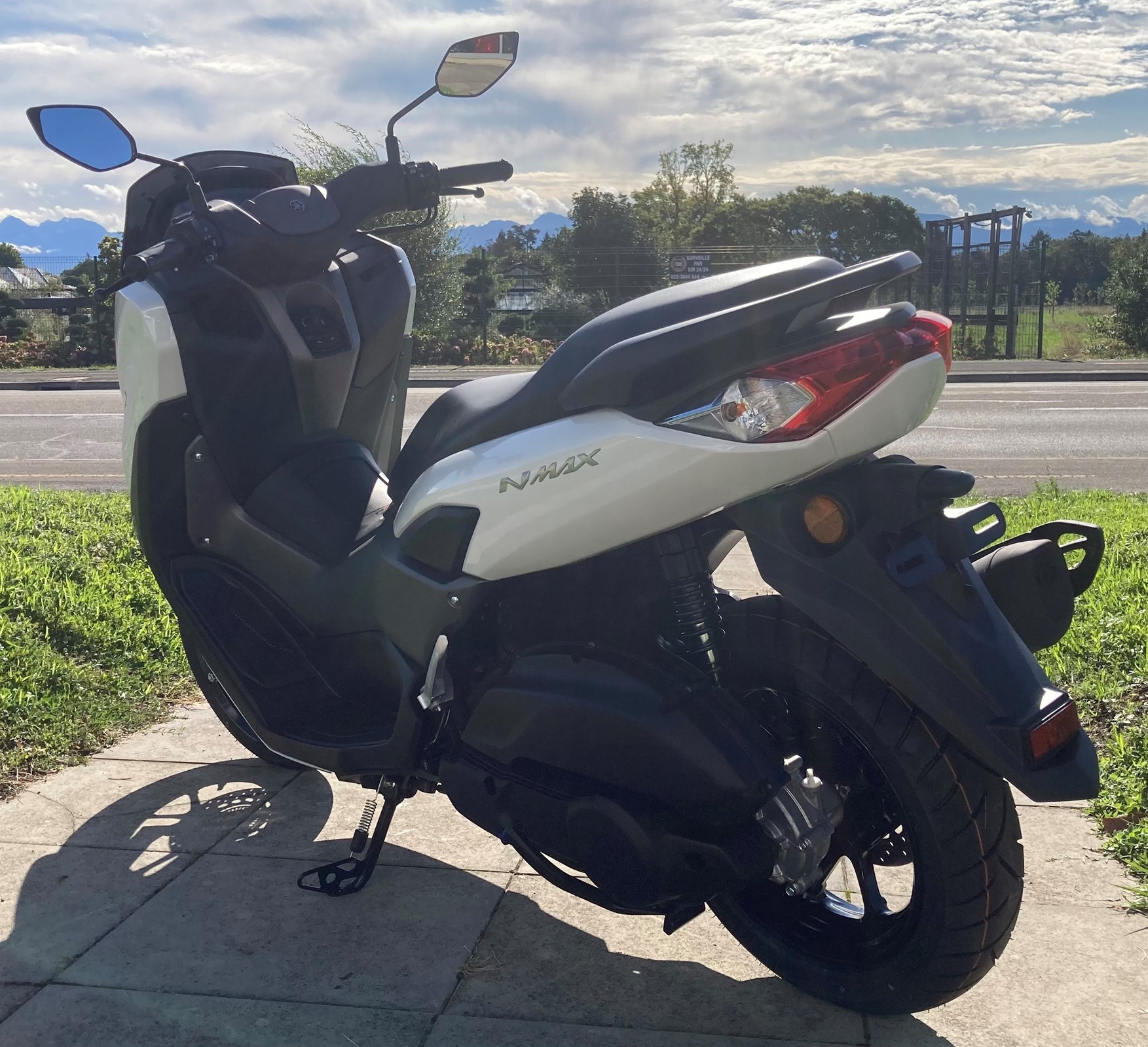 YAMAHA N-Max GPD 125-showroom-element-3