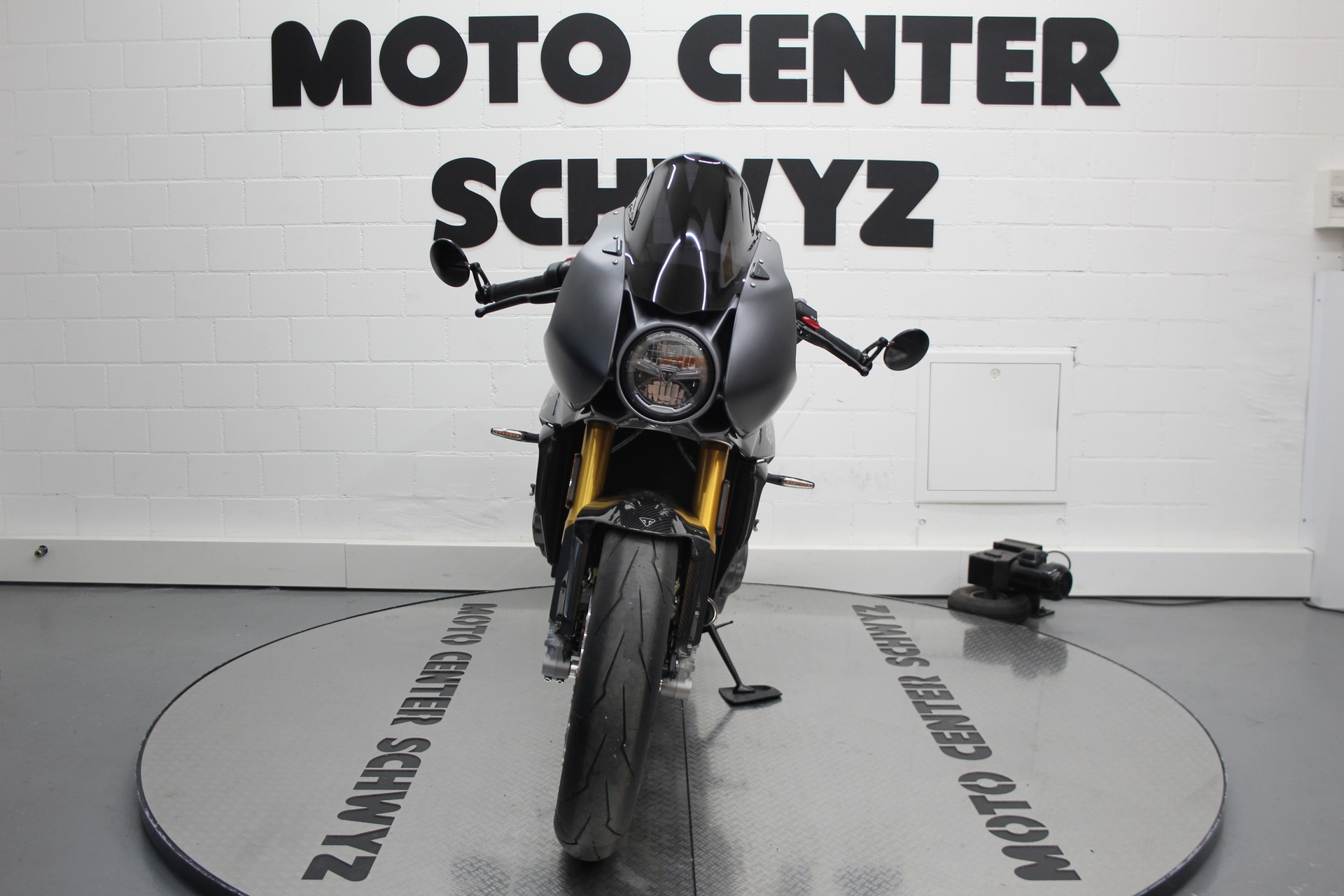 TRIUMPH Speed Triple RR-showroom-element-2