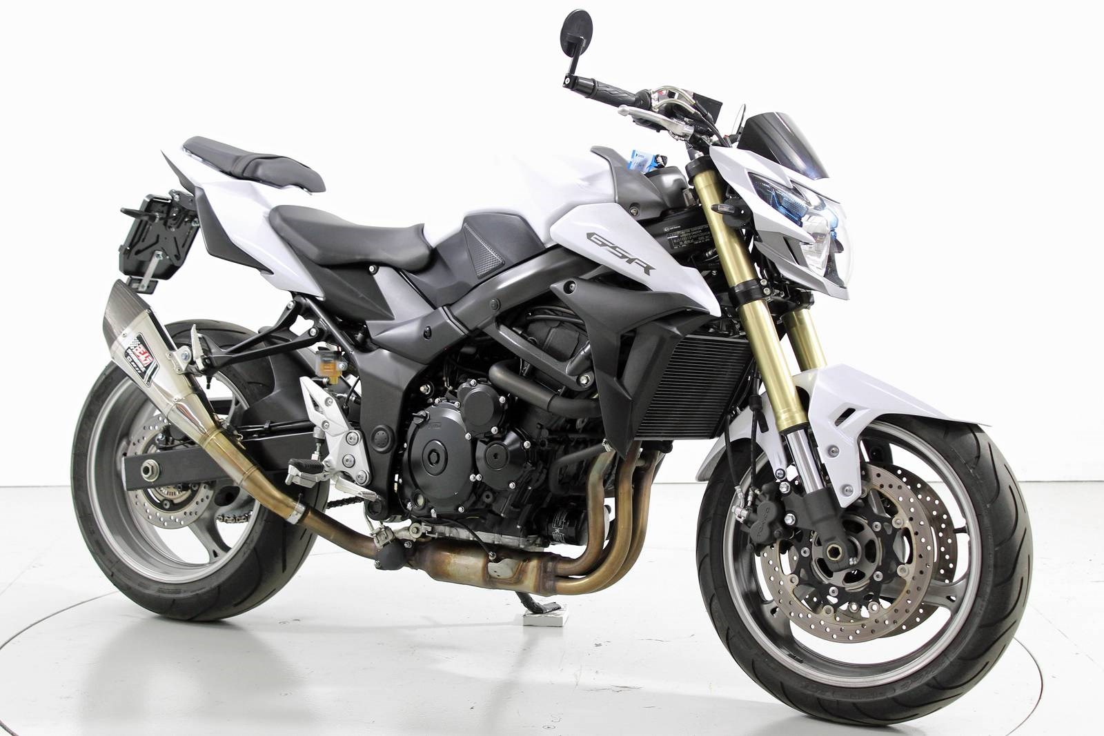 SUZUKI GSR 750 ABS-showroom-element-1