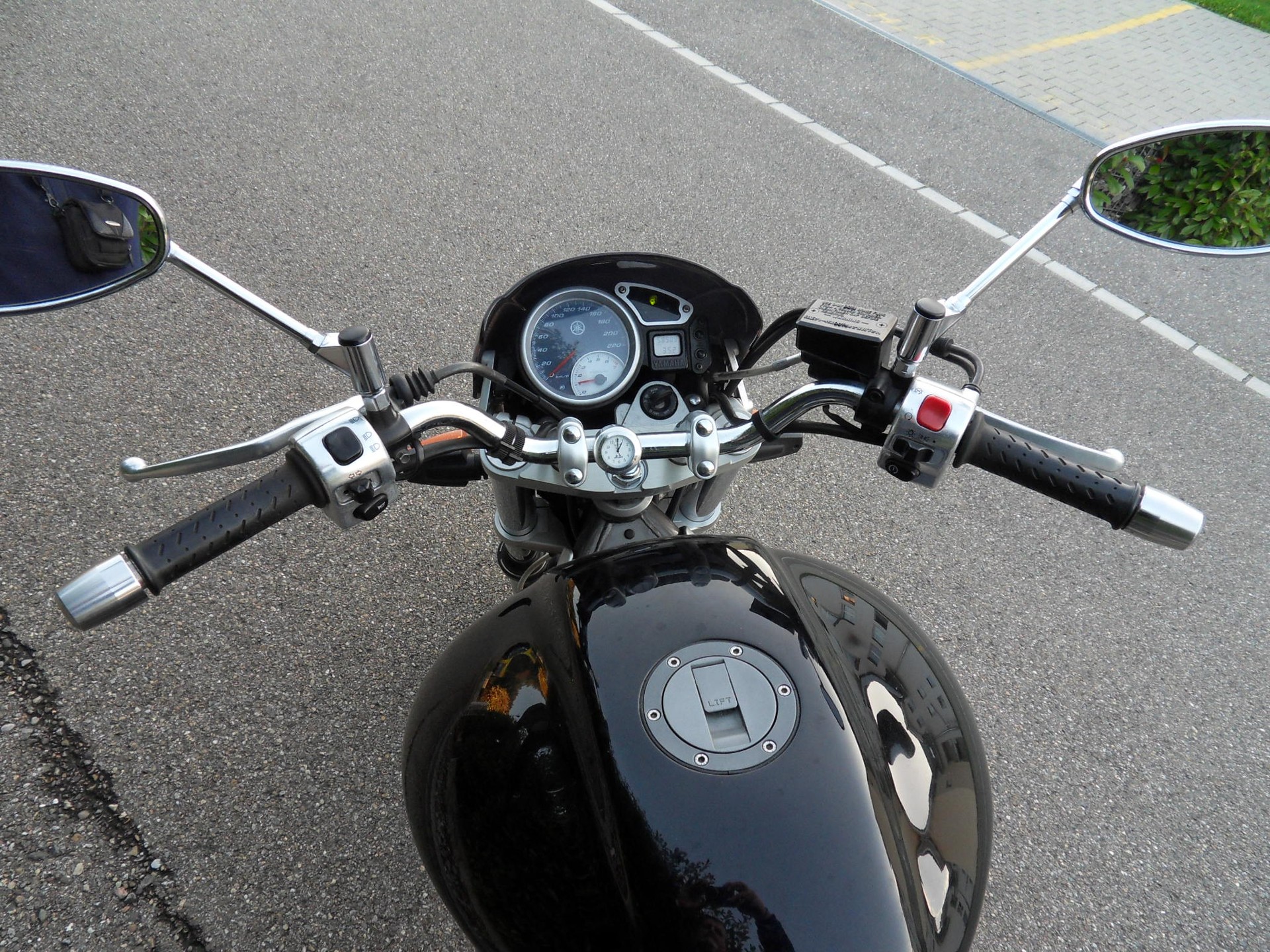 YAMAHA BT 1100 Bulldog-image-2