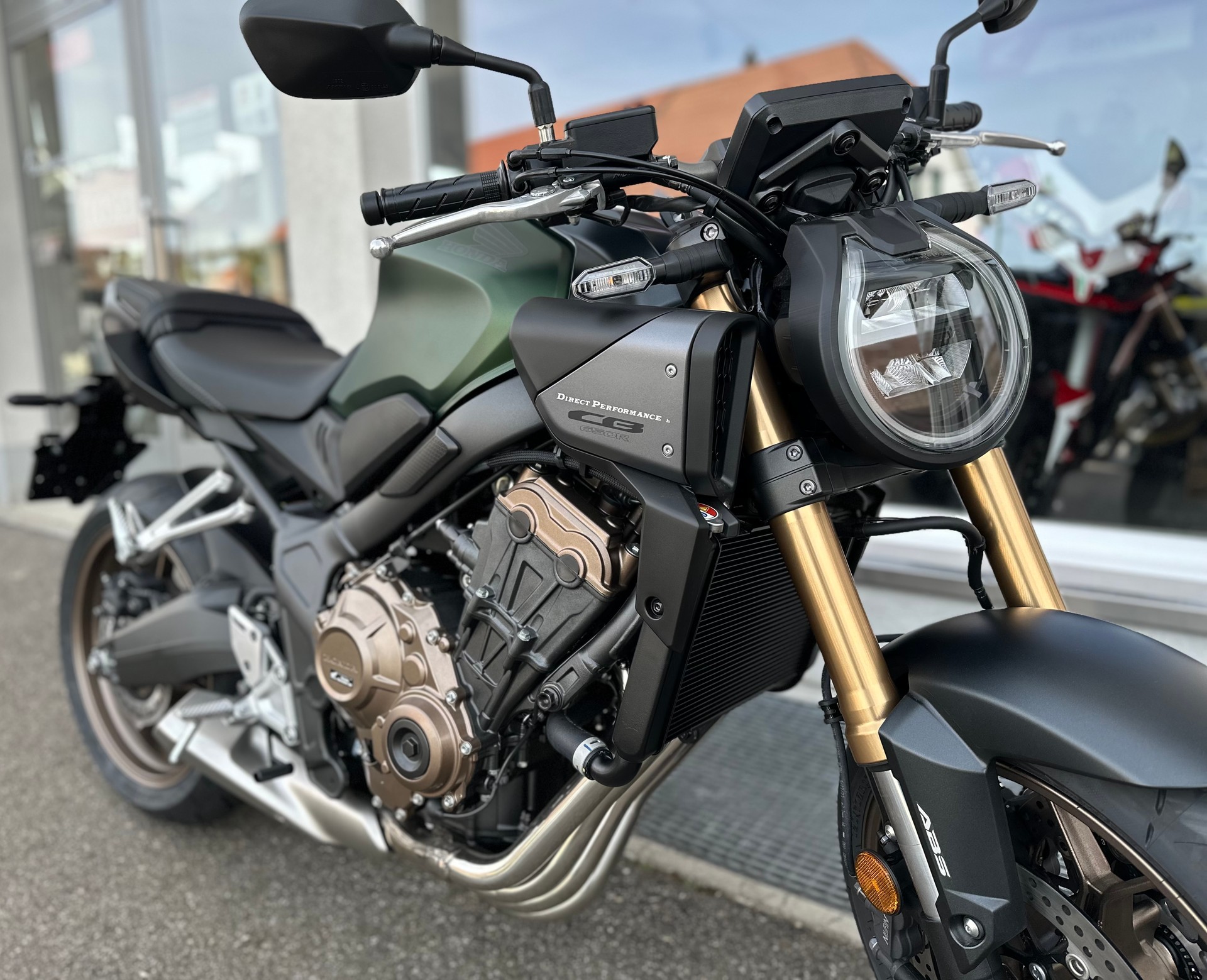 HONDA CB 650 R-showroom-element-2