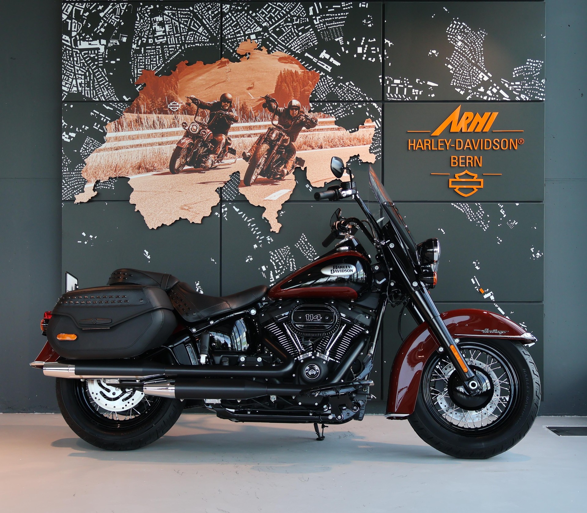 HARLEY-DAVIDSON FLHCS Heritage Classic 114 Black Finish