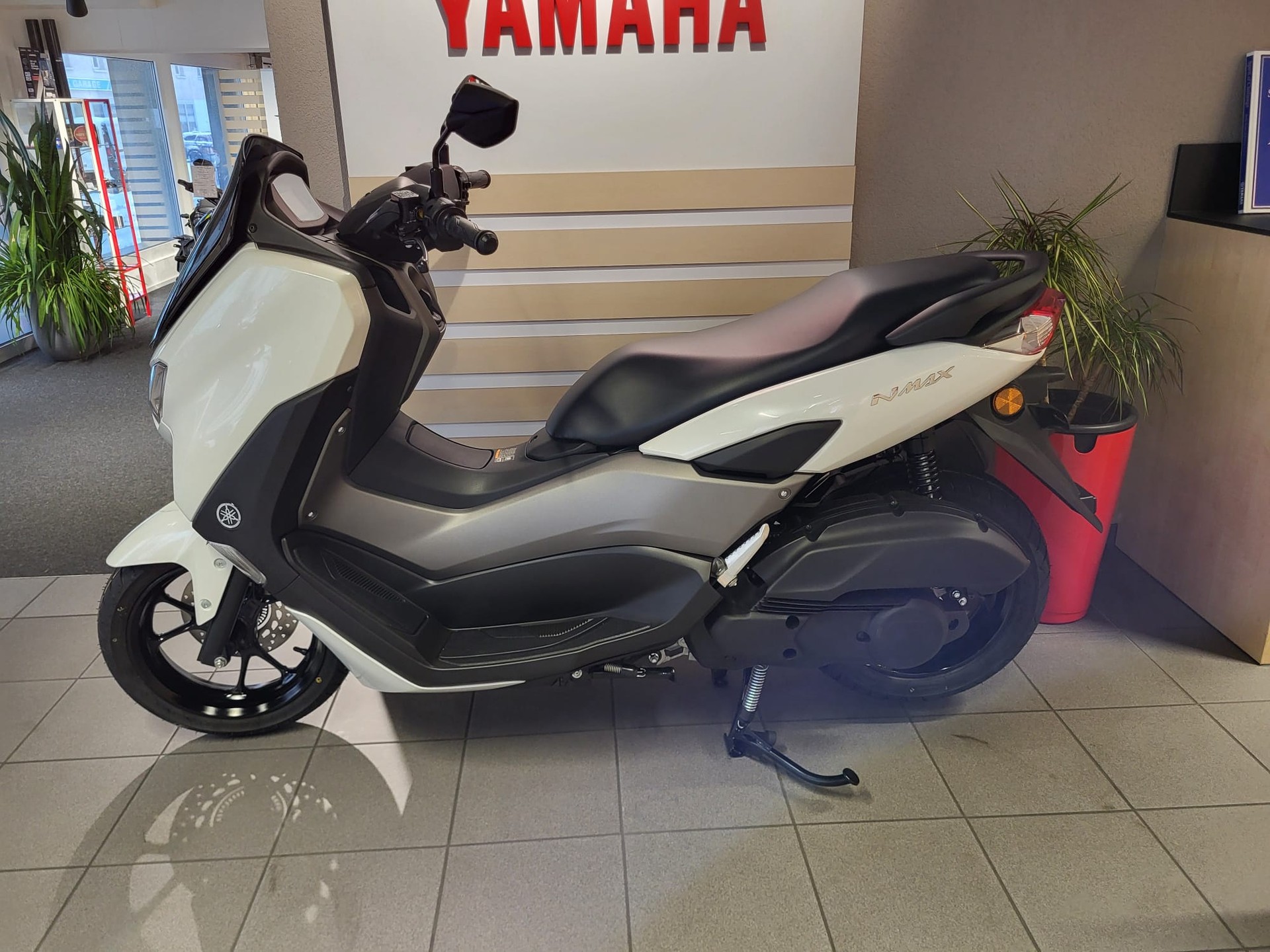 YAMAHA N-Max GPD 125-showroom-element-3