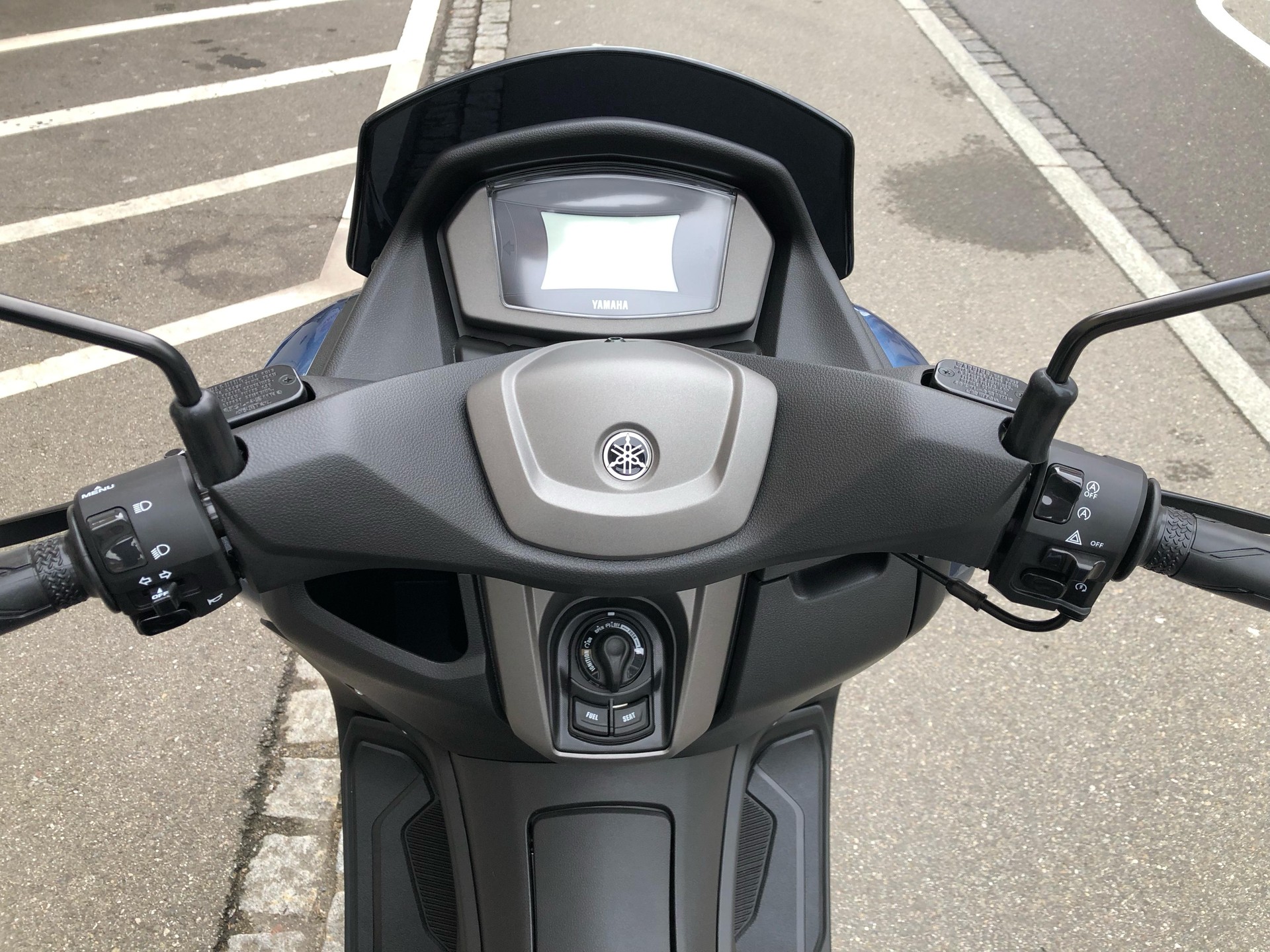 YAMAHA N-Max GPD 125-showroom-element-3