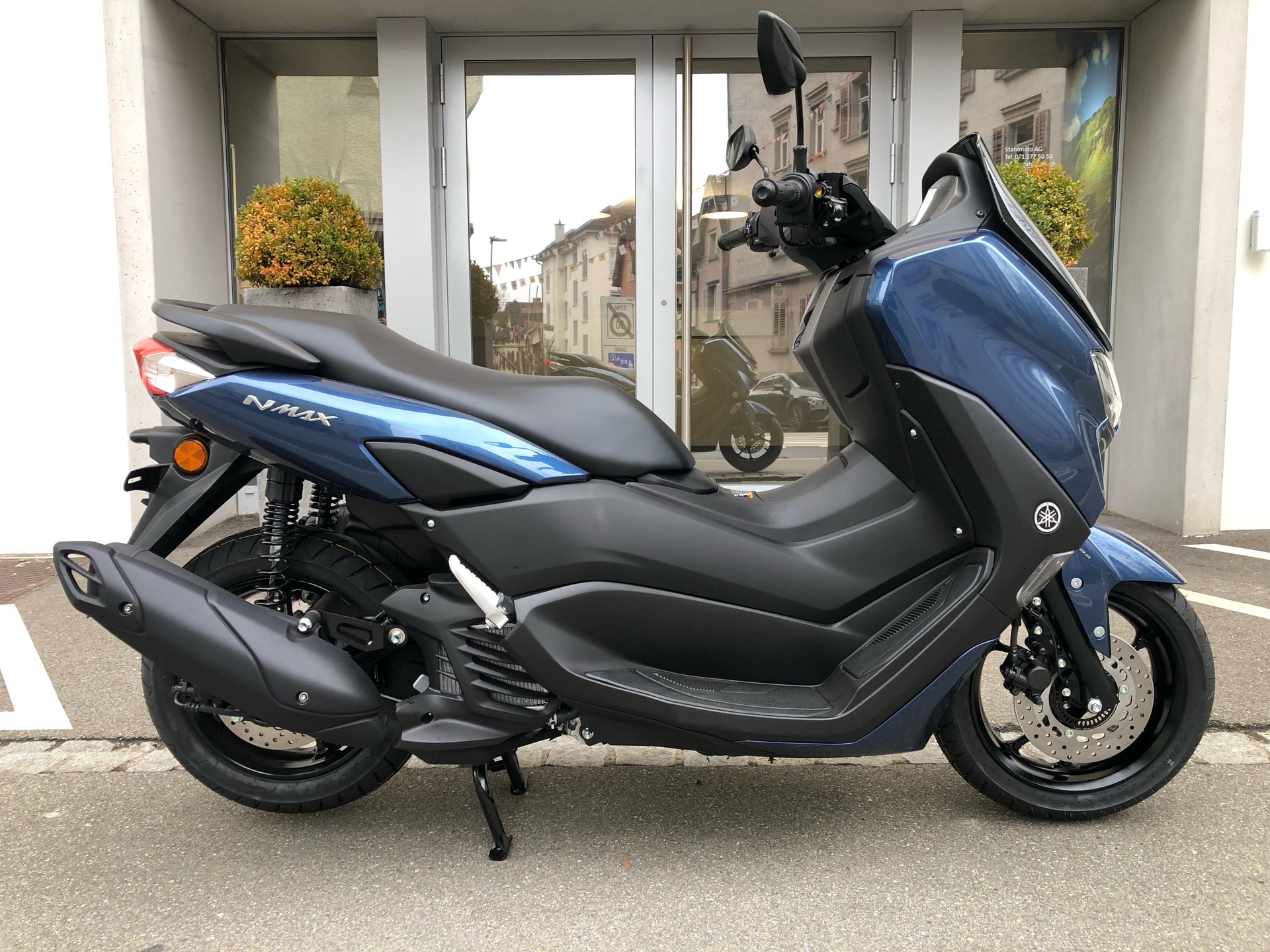 YAMAHA N-Max GPD 125-showroom-element-1