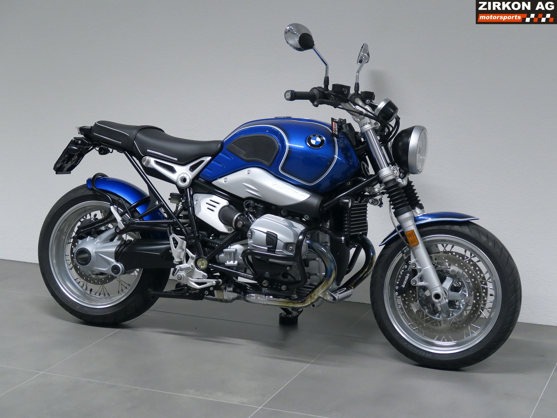 BMW R nineT Pure / 5 Jubiläumsmodell-showroom-element-2
