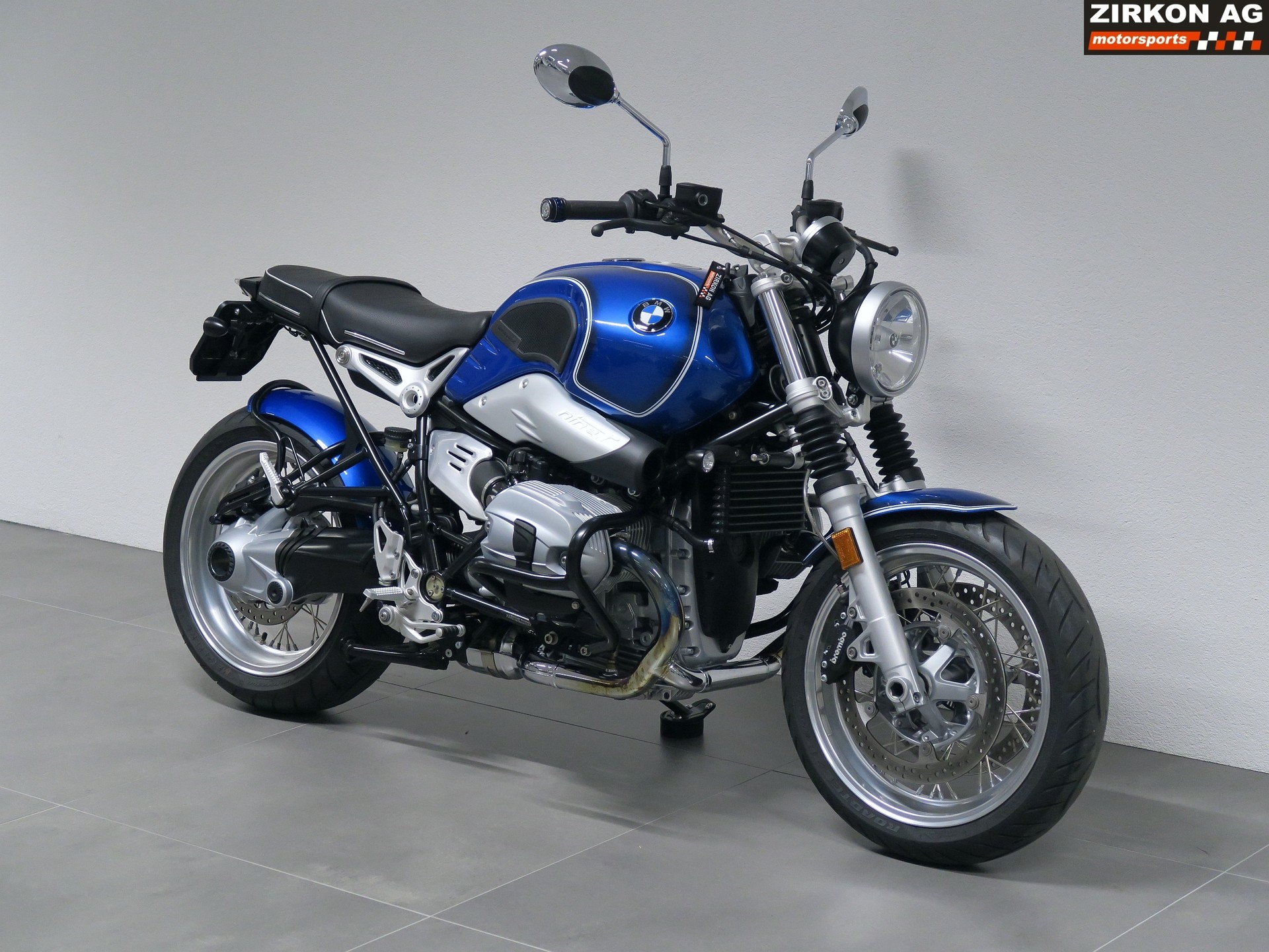 BMW R nineT Pure / 5 Jubiläumsmodell-showroom-element-3