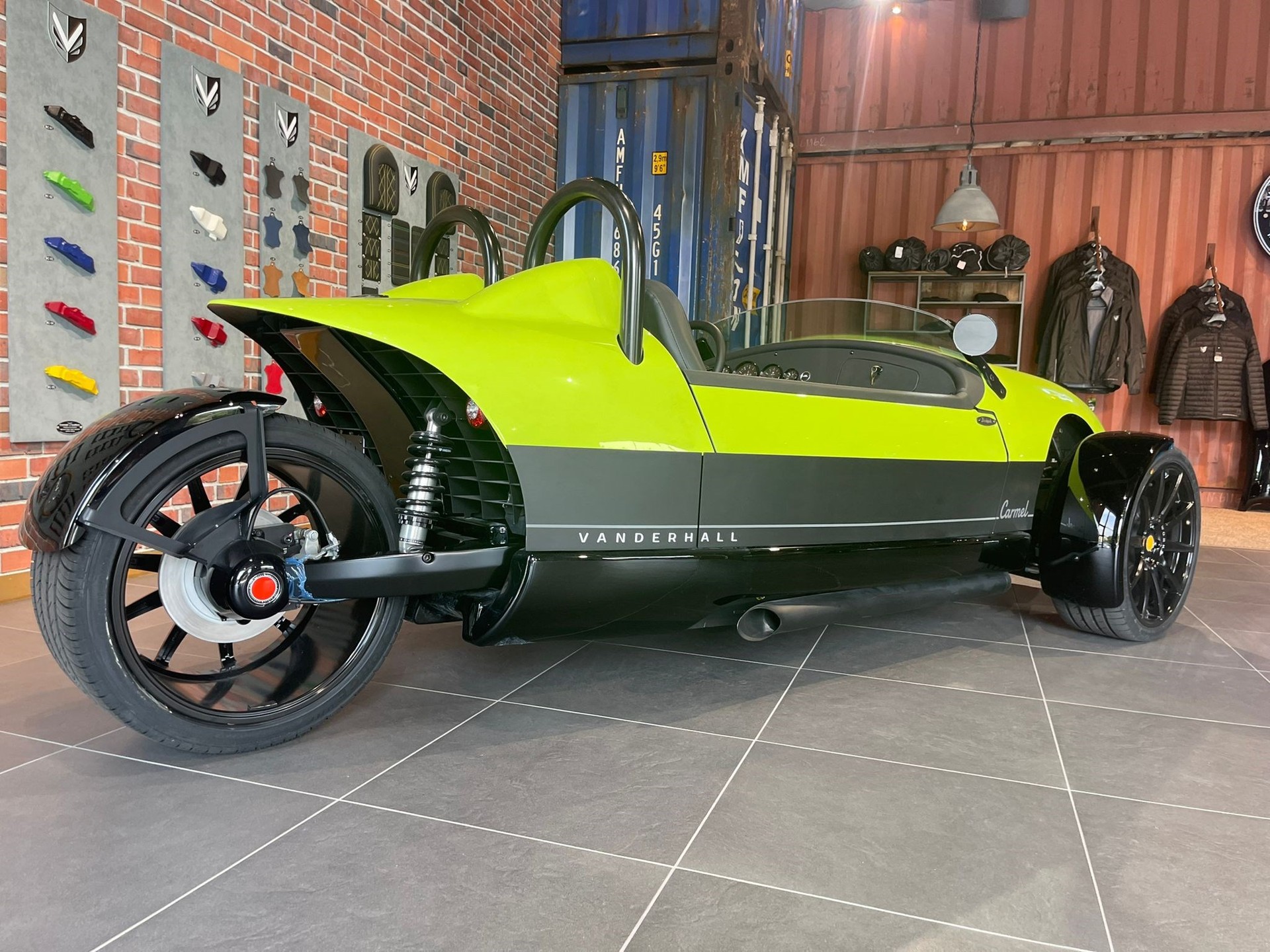 VANDERHALL Carmel Black Jack-showroom-element-3