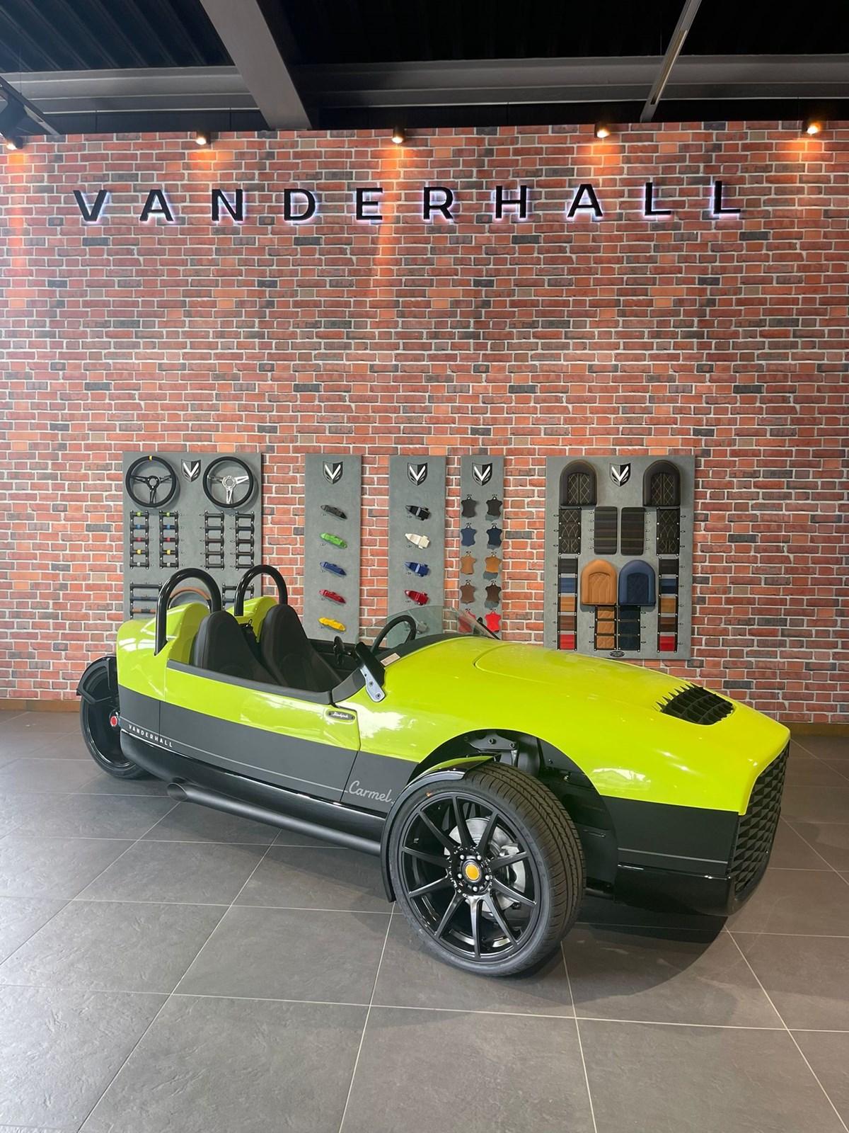 VANDERHALL Carmel Black Jack
