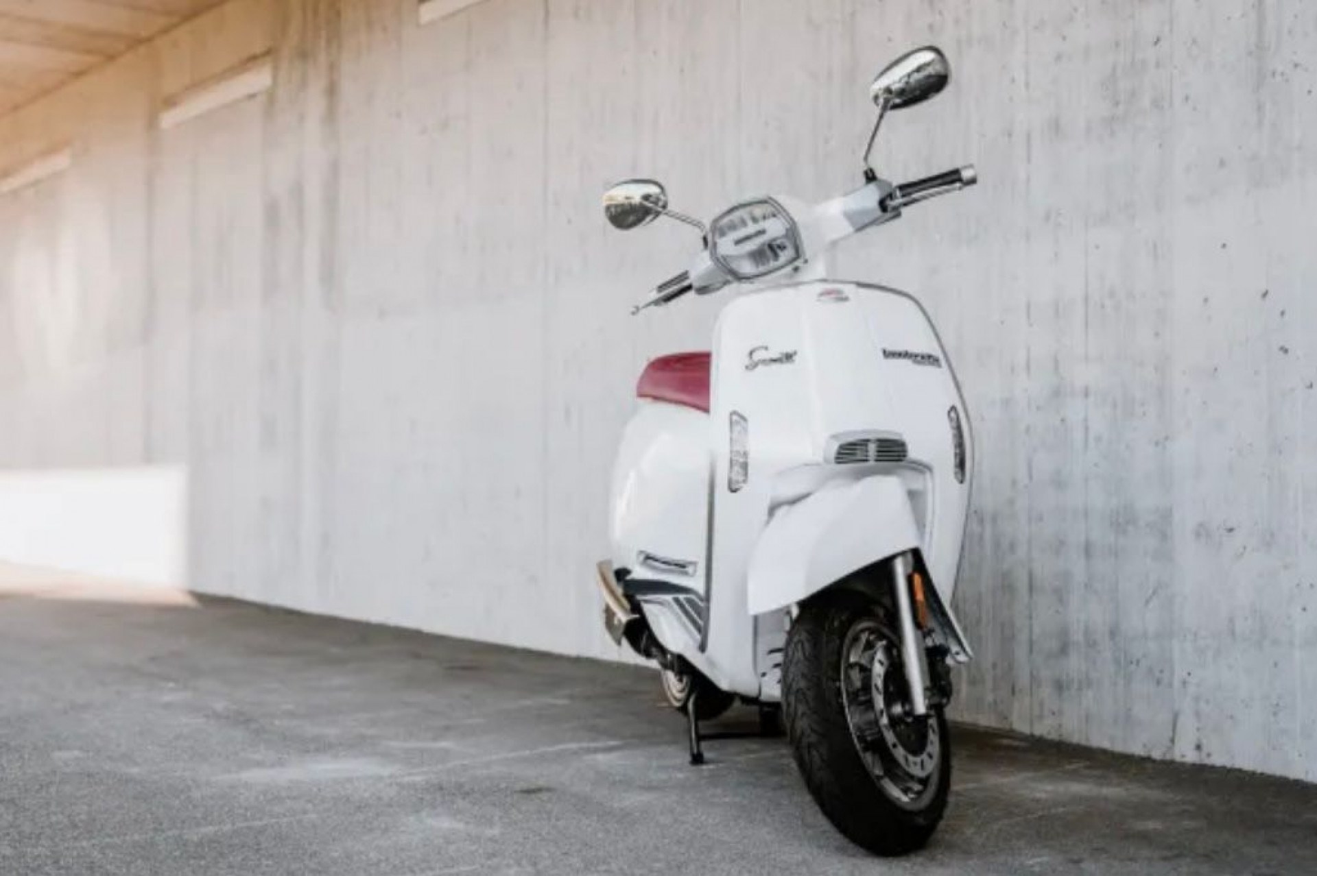 LAMBRETTA V125 Special-showroom-element-2