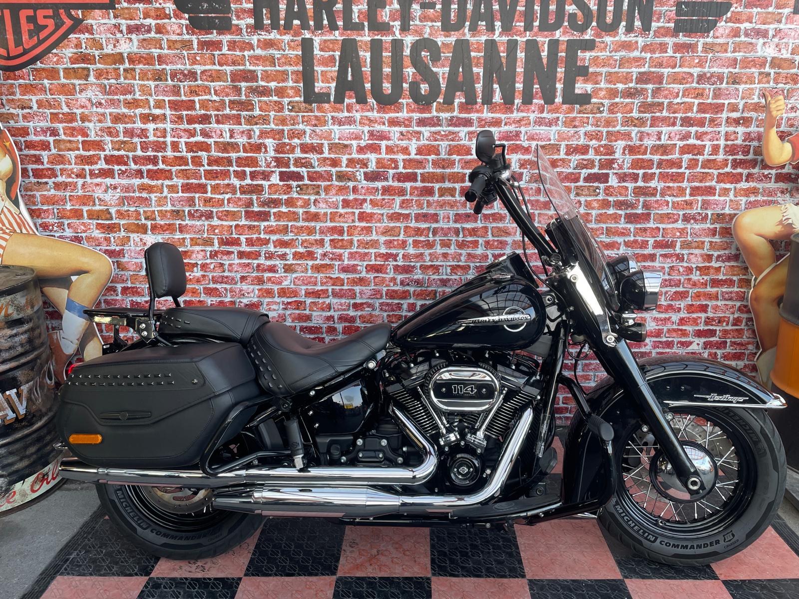 HARLEY-DAVIDSON FLHCS Heritage Classic 114 ABS-showroom-element-2