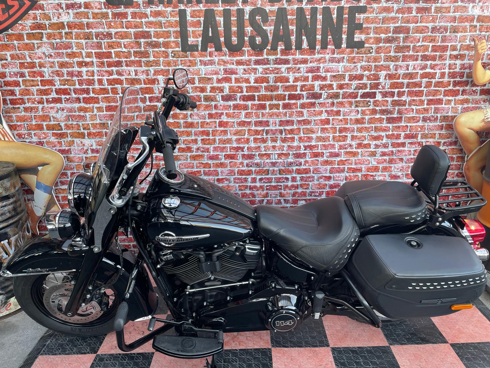 HARLEY-DAVIDSON FLHCS Heritage Classic 114 ABS-showroom-element-3