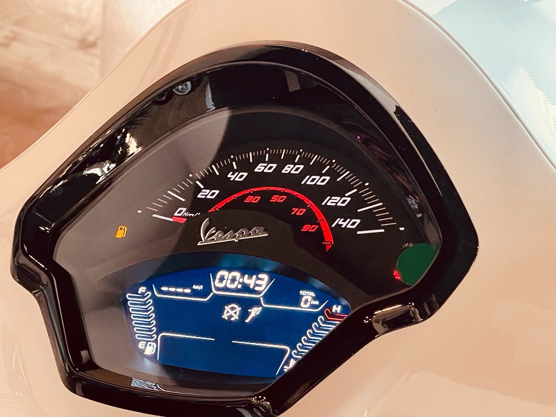 PIAGGIO Vespa GTS 300 Super Sport ABS REMUS-showroom-element-2