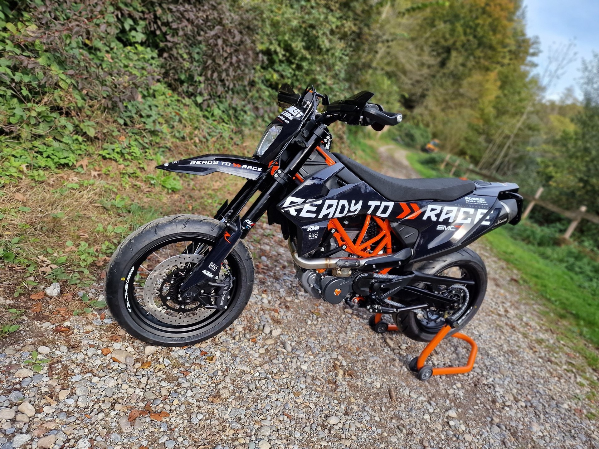 KTM 690 SMC R-showroom-element-2