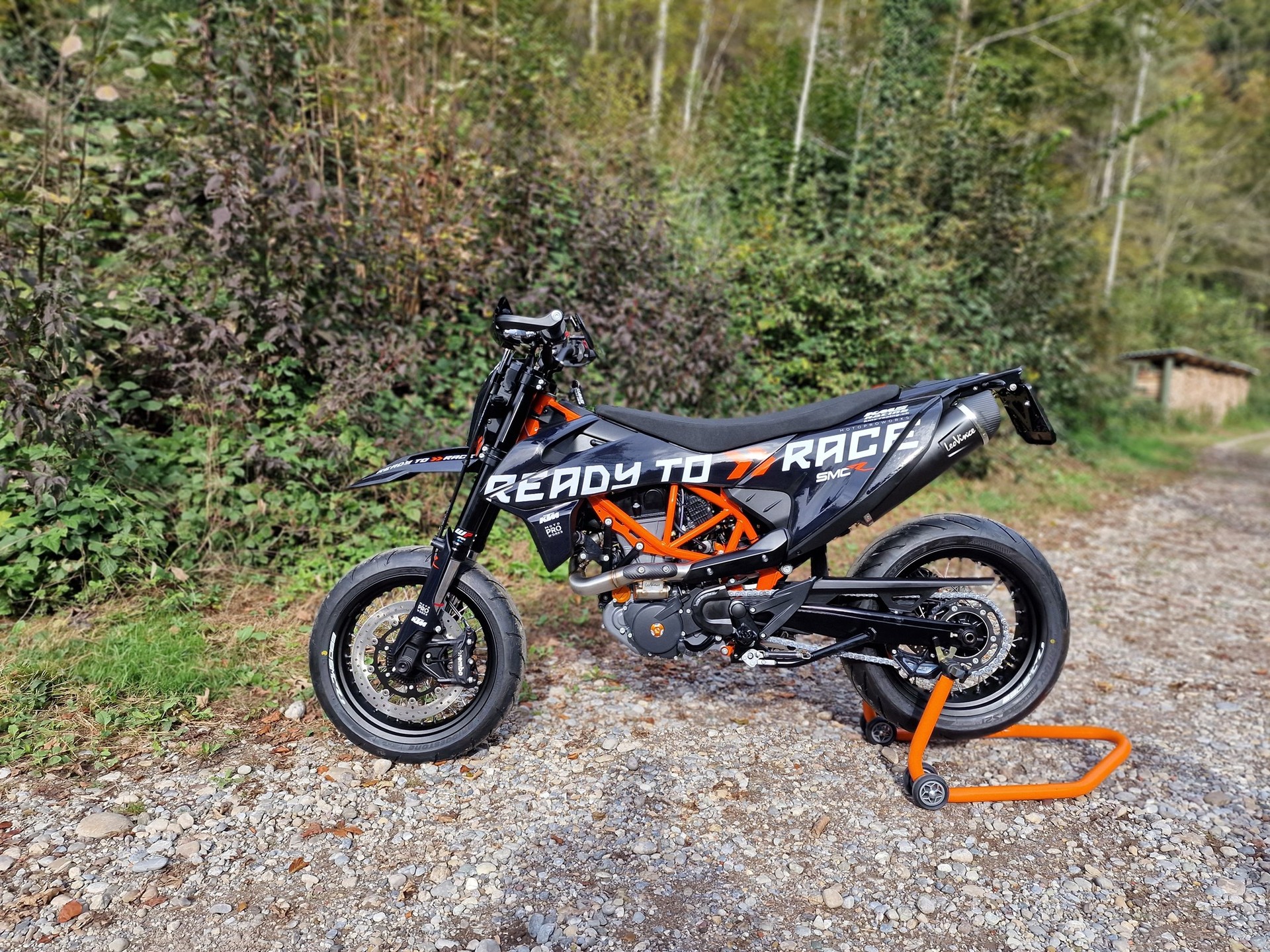 KTM 690 SMC R-showroom-element-1