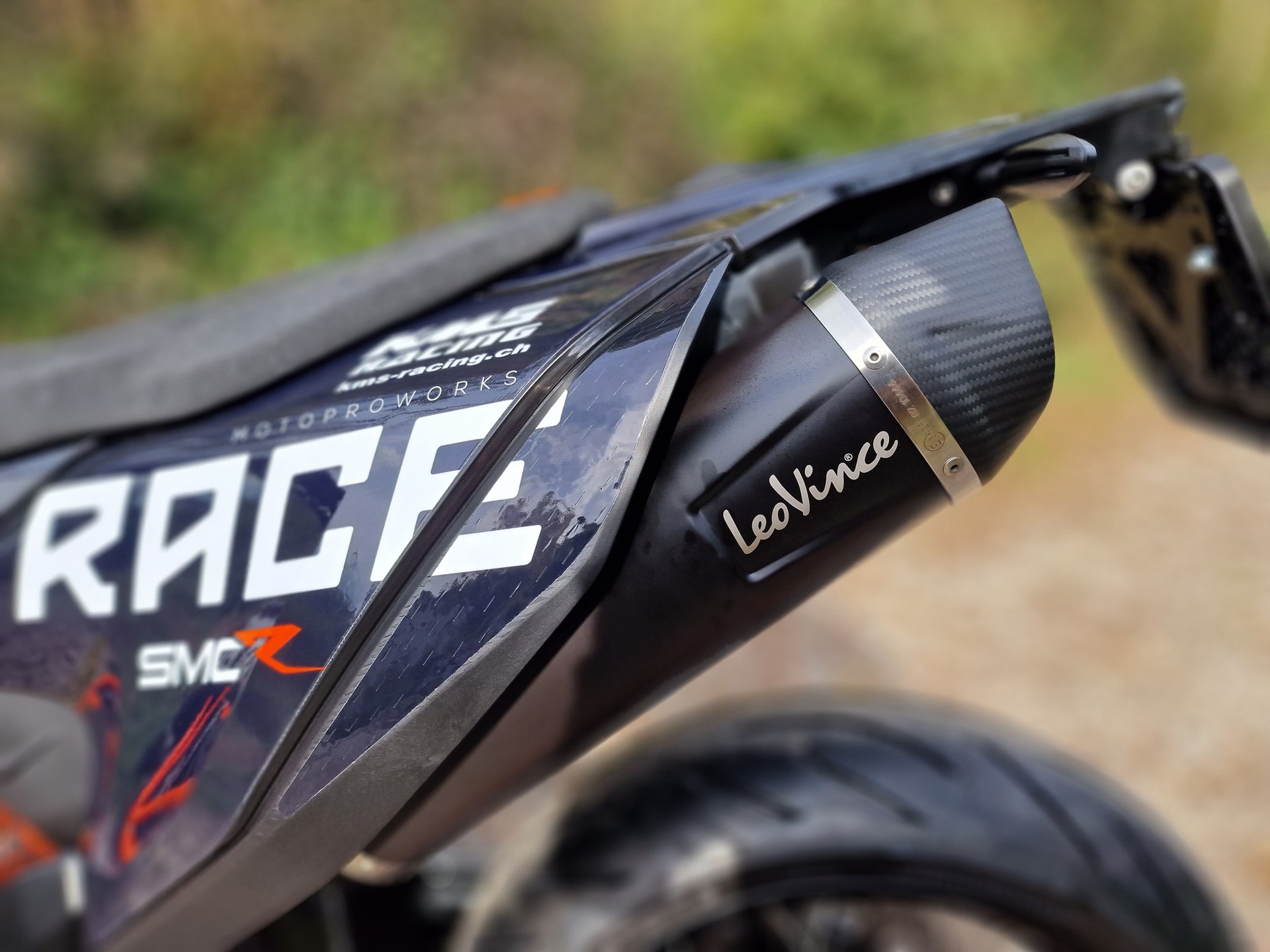 KTM 690 SMC R-showroom-element-3