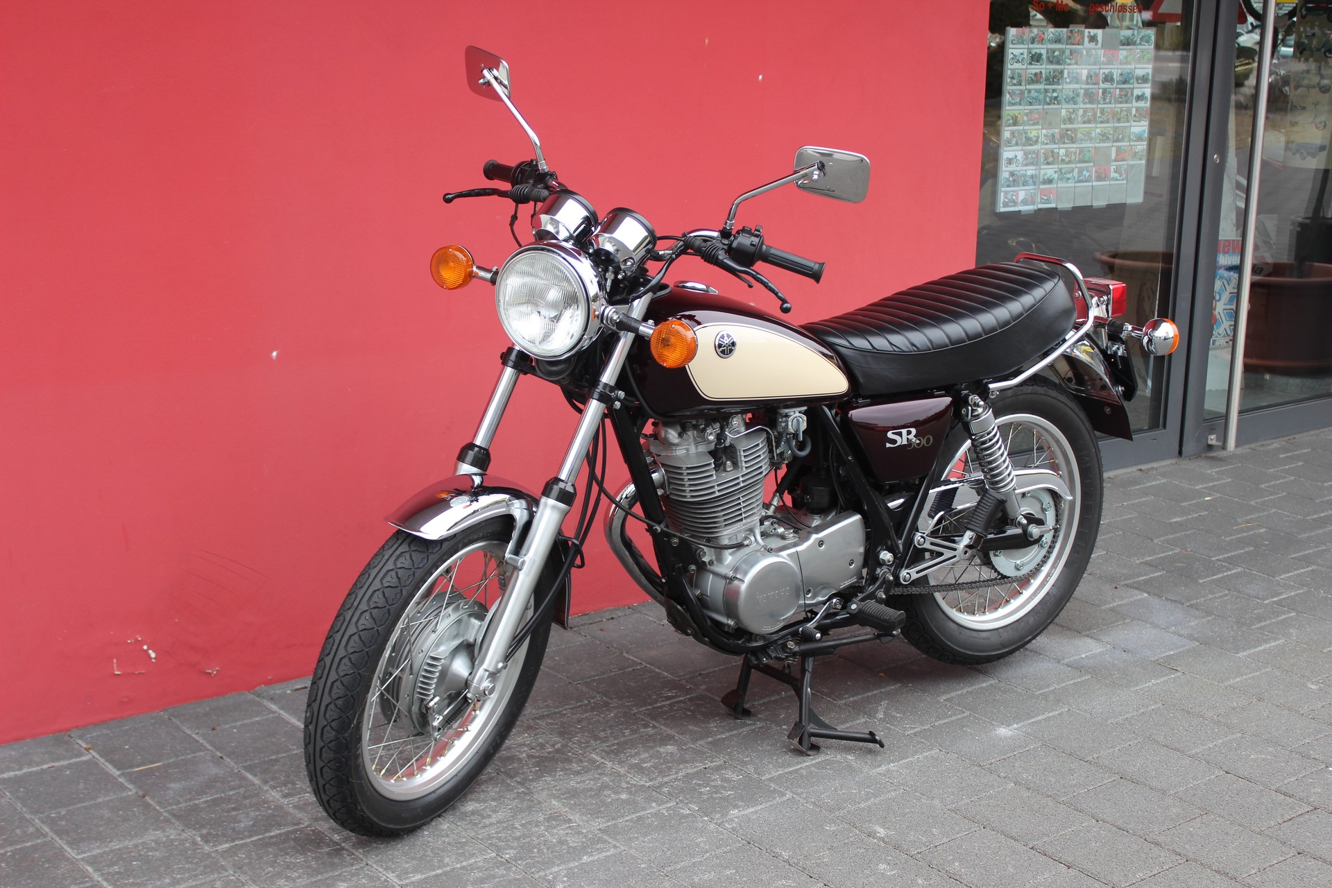 YAMAHA SR 500-showroom-element-2