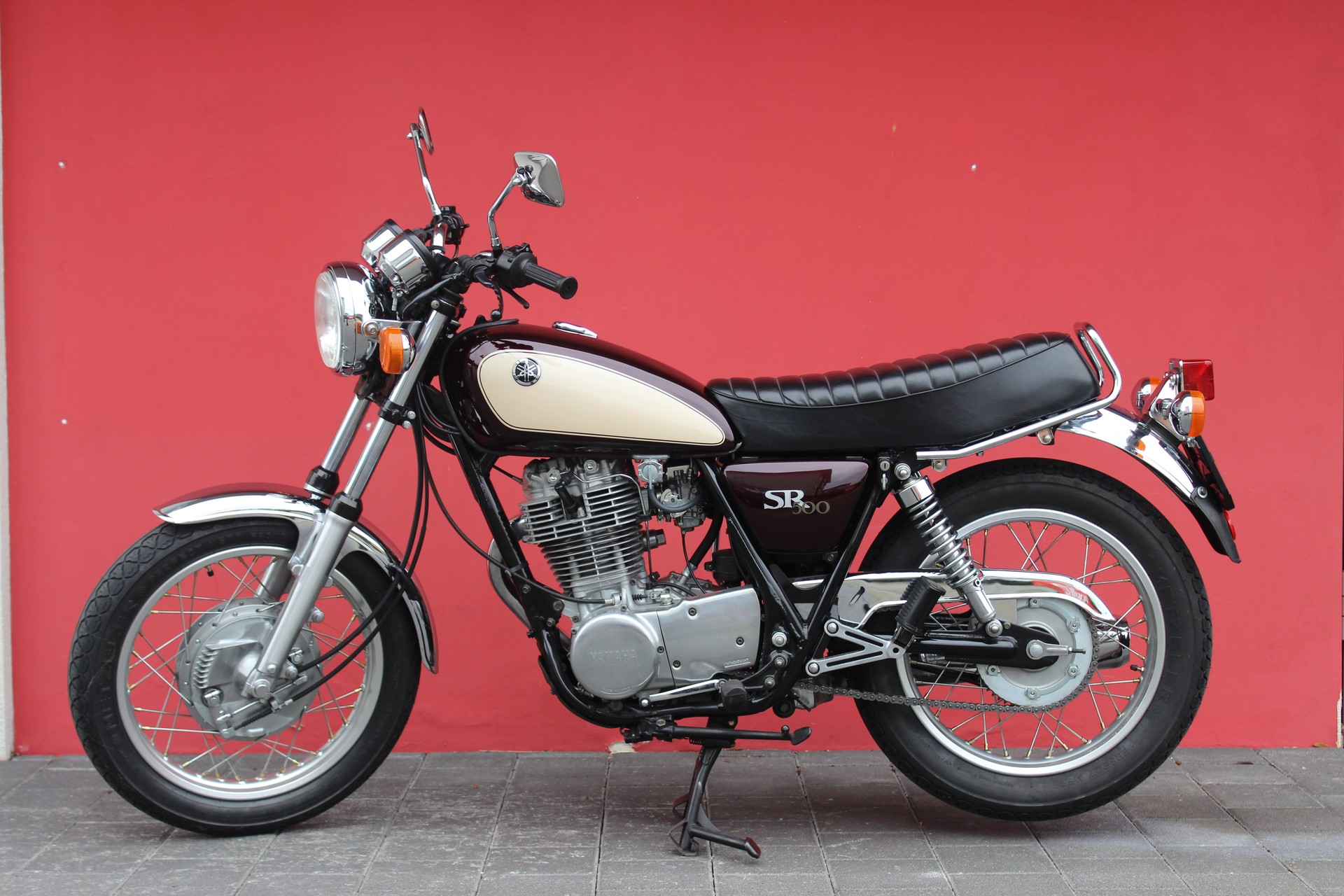 YAMAHA SR 500-showroom-element-1