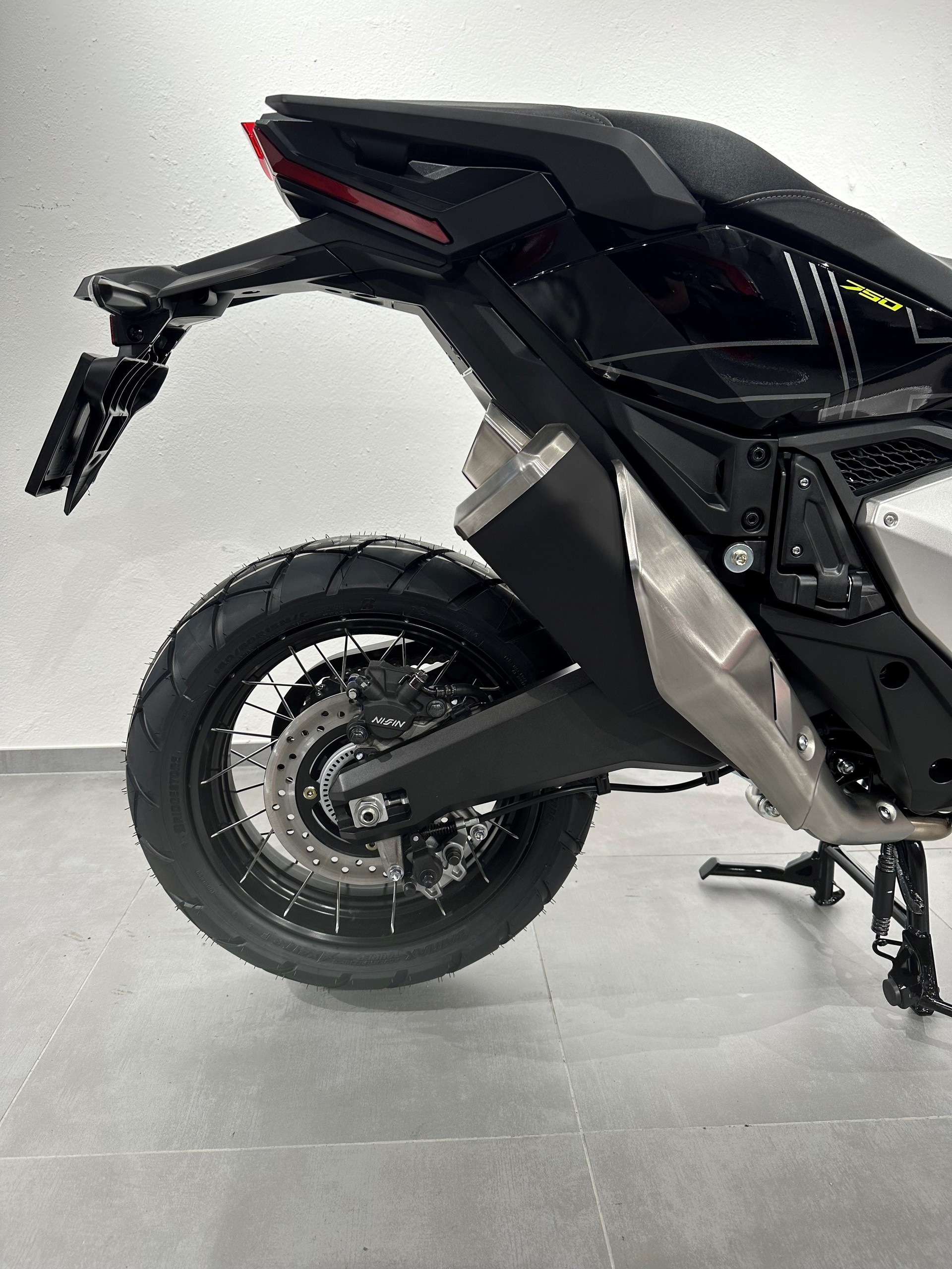 HONDA X-ADV 750-showroom-element-1