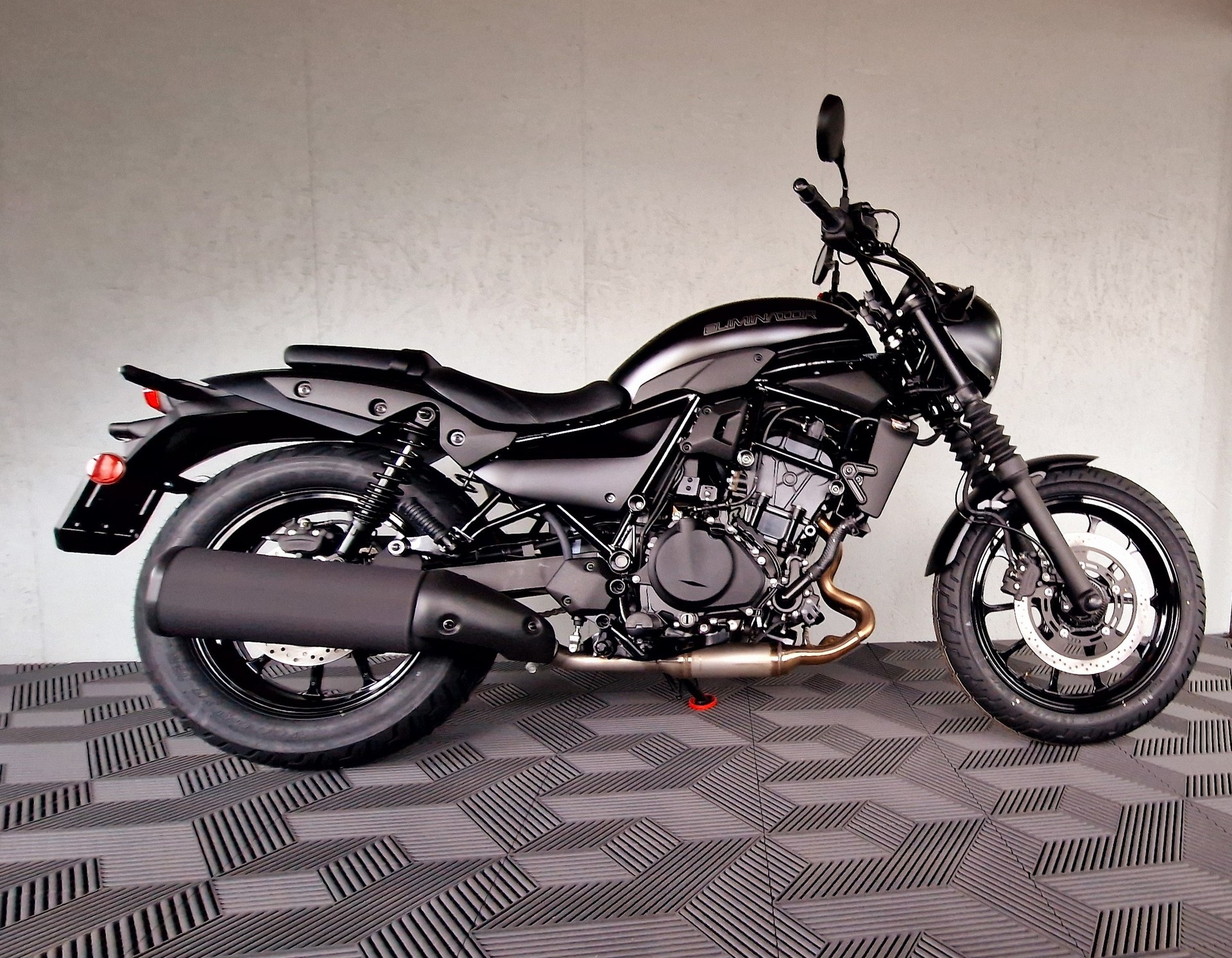 KAWASAKI Eliminator 500 SE