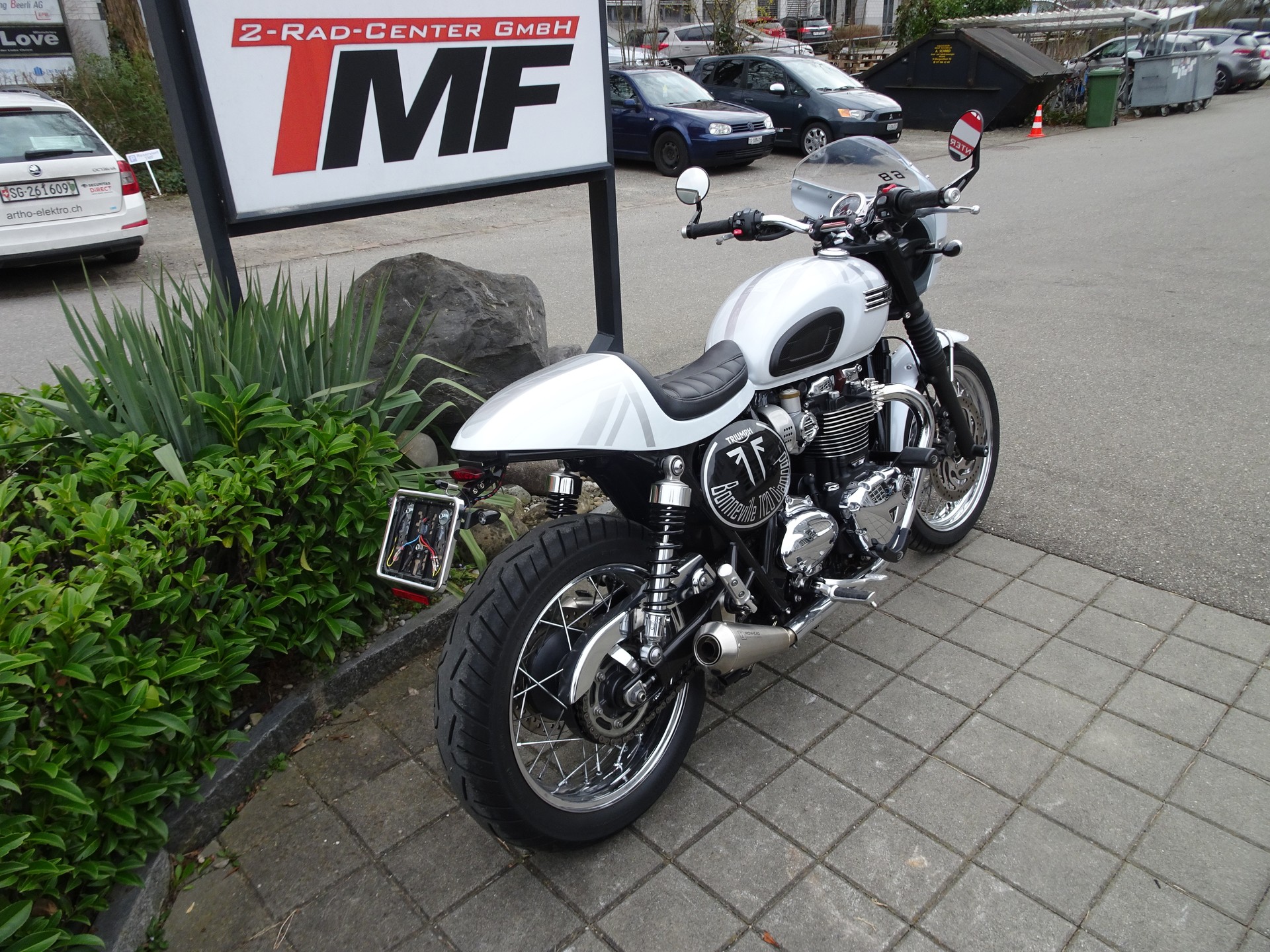 TRIUMPH Bonneville T120 ABS-showroom-element-2