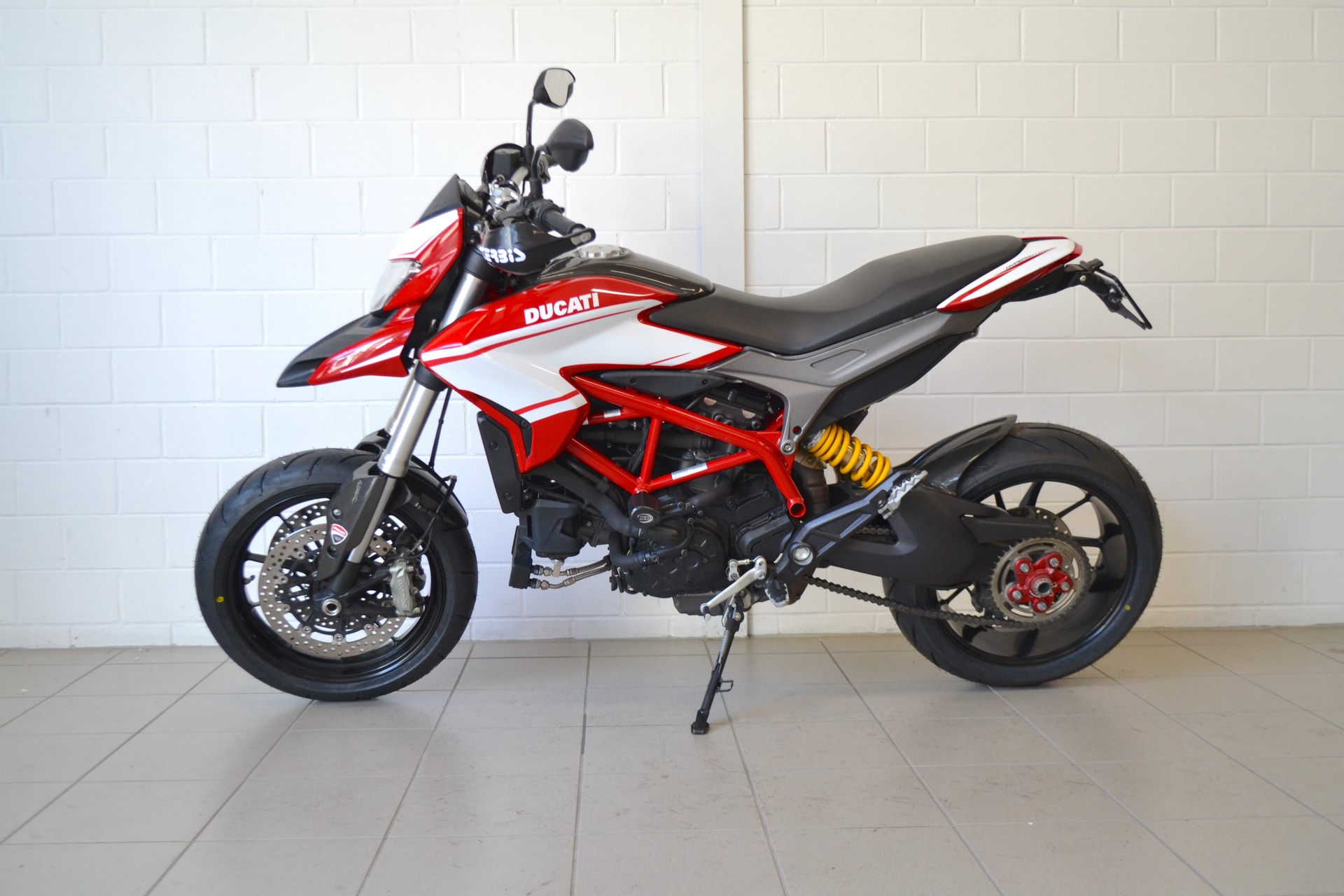 DUCATI Hypermotard 939-showroom-element-2