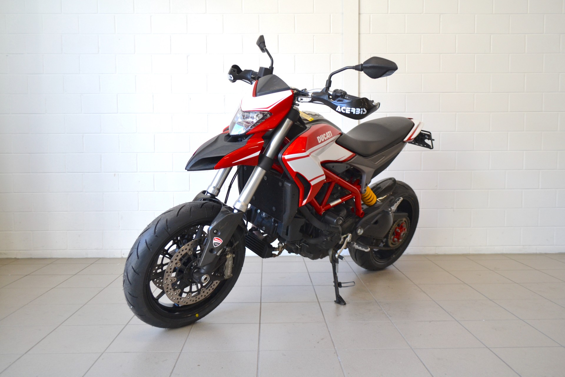 DUCATI Hypermotard 939-showroom-element-1