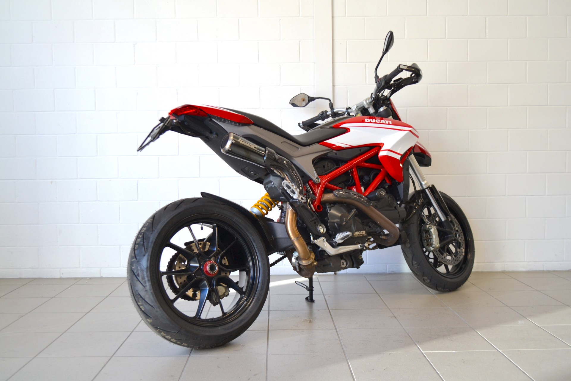 DUCATI Hypermotard 939-showroom-element-3