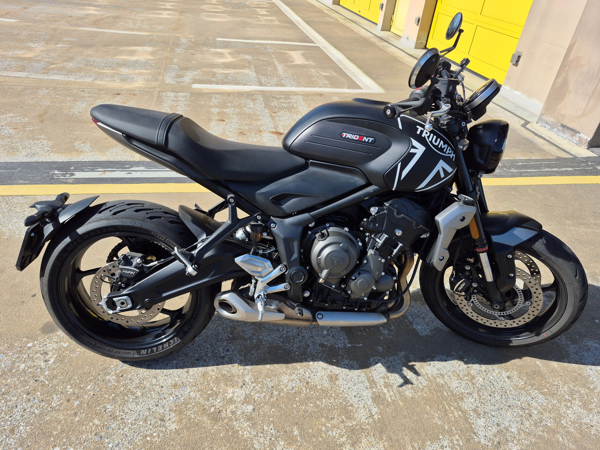 TRIUMPH Trident 660