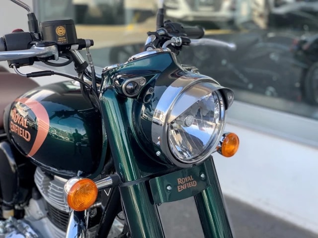 ROYAL ENFIELD Classic 350 Halcyon-showroom-element-1
