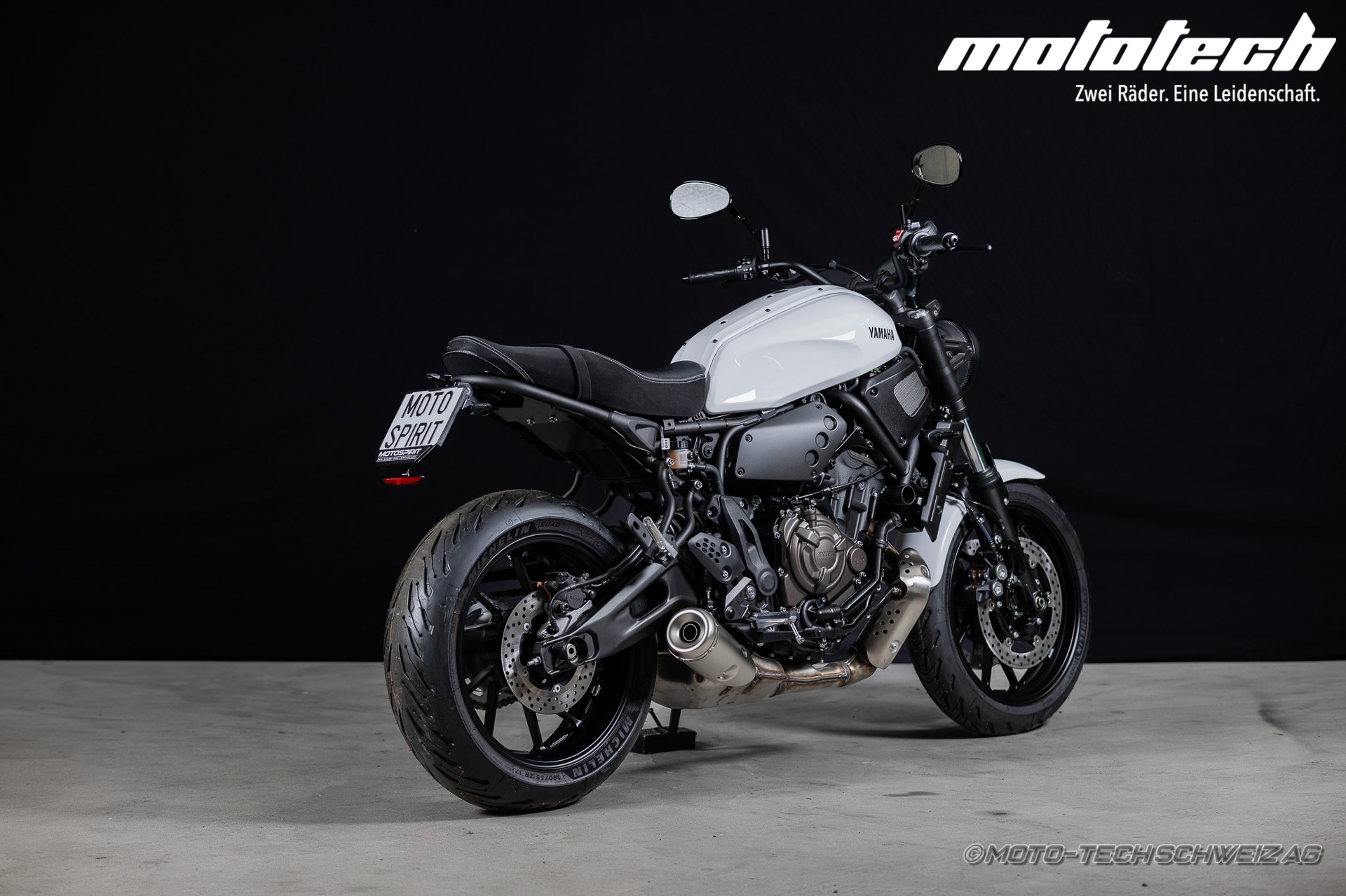 YAMAHA XSR 700 (35kW)-showroom-element-2