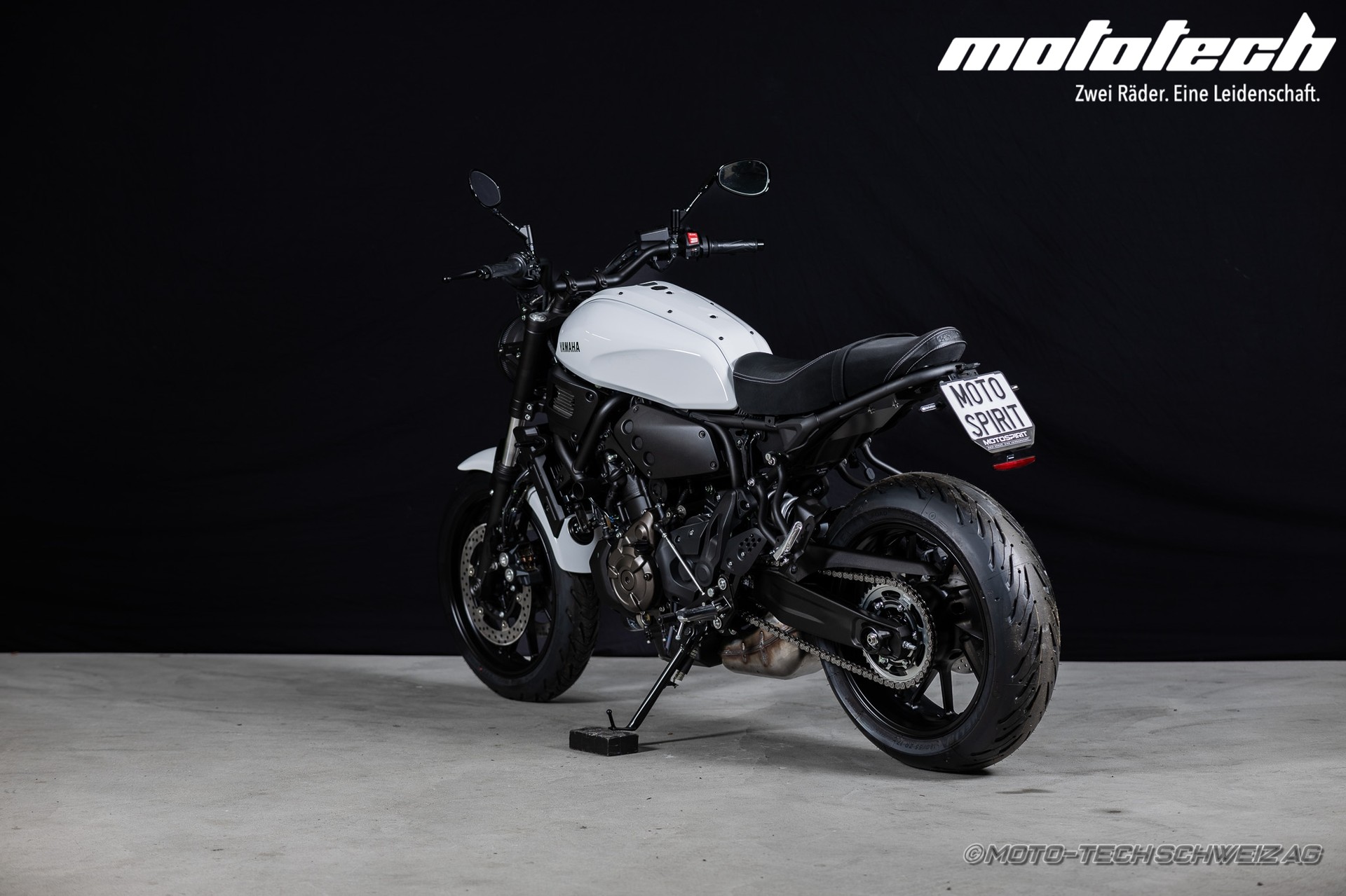 YAMAHA XSR 700 (35kW)-showroom-element-3