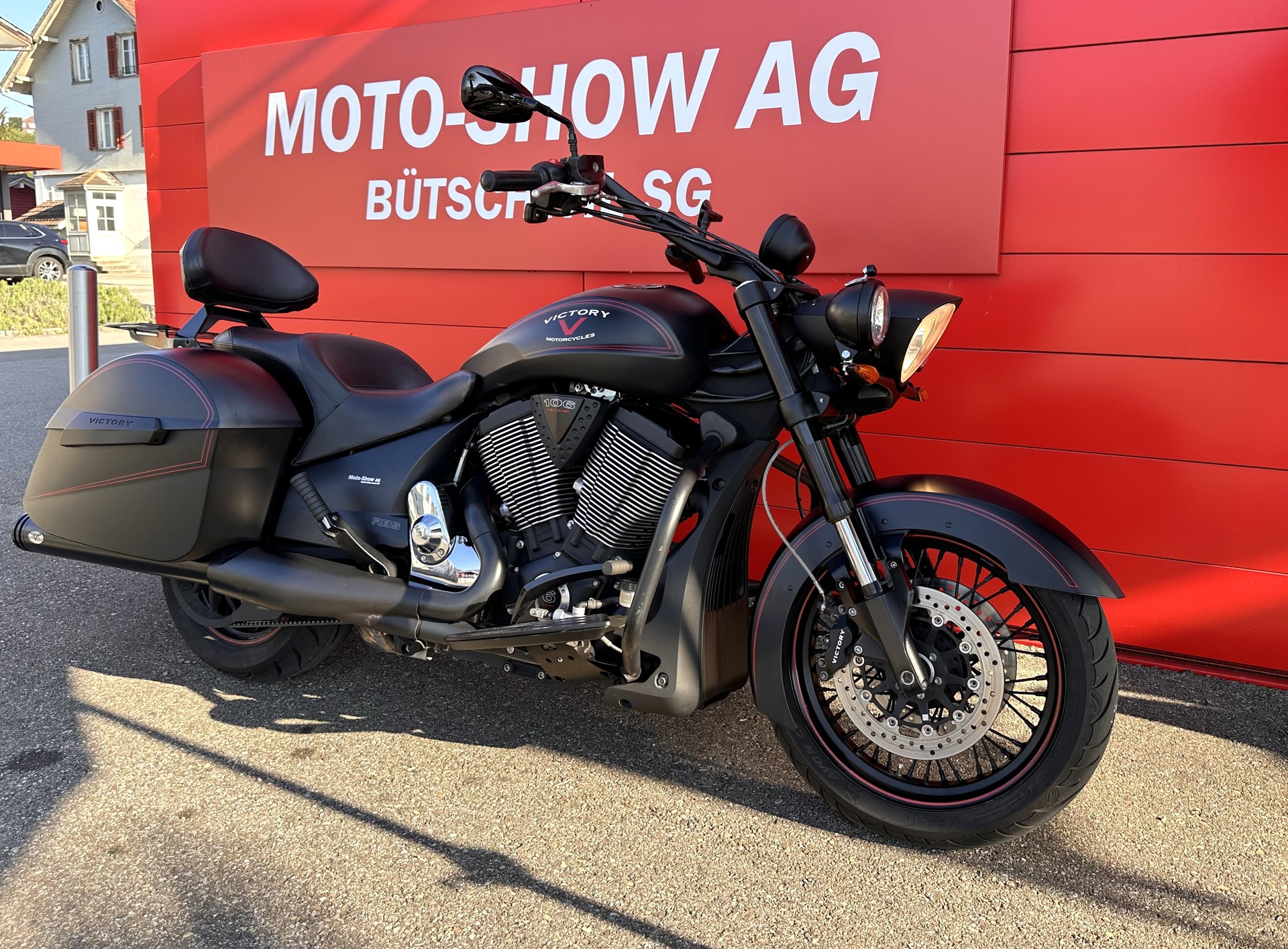 VICTORY Cross Roads Hard Ball Black-showroom-element-1