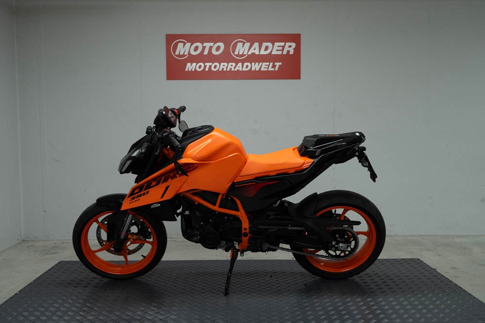KTM 390 Duke-showroom-element-2