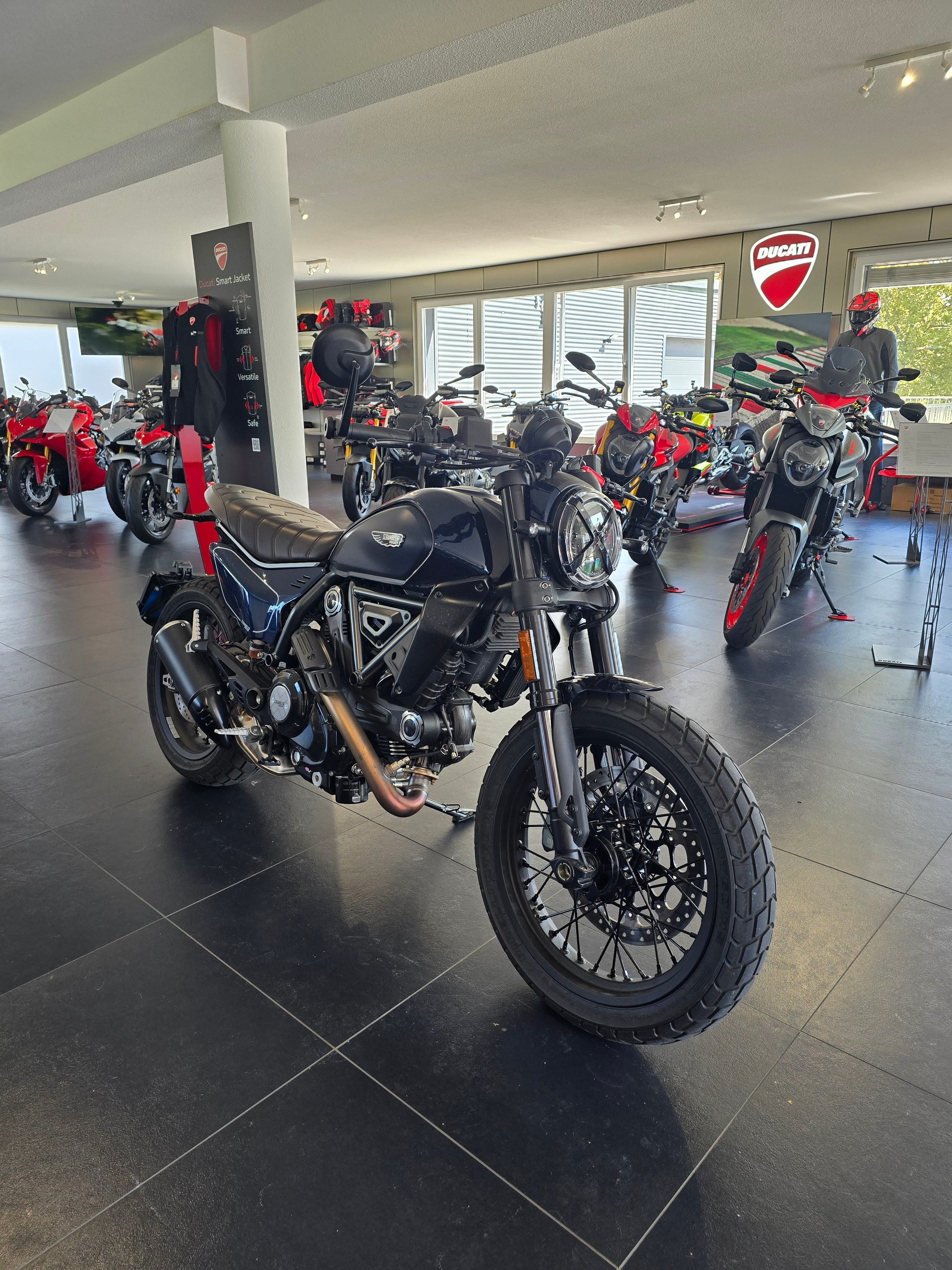 DUCATI SCRAMBLER 803-showroom-element-1