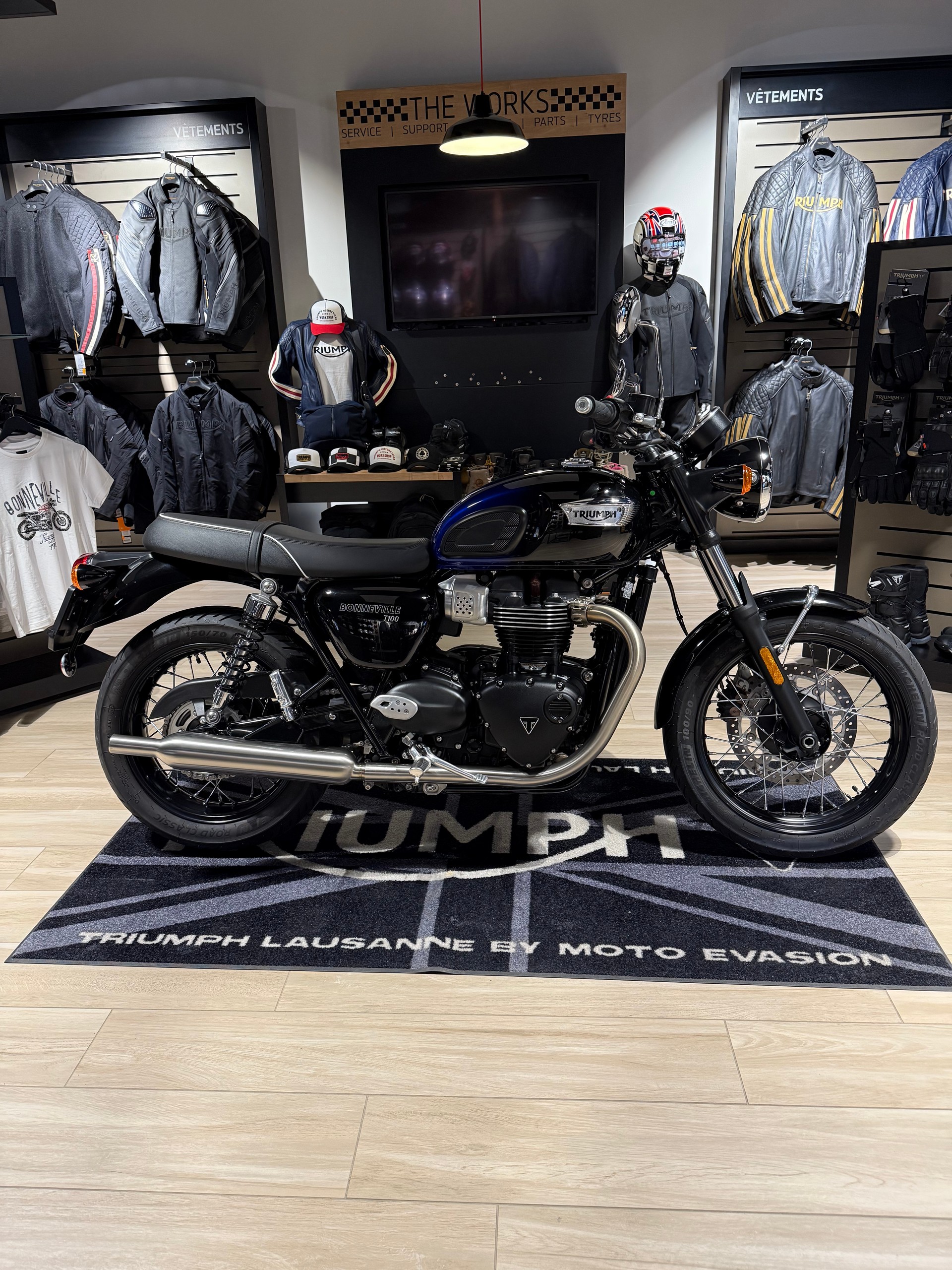 TRIUMPH Bonneville 900 T 100 Special Edition-showroom-element-2