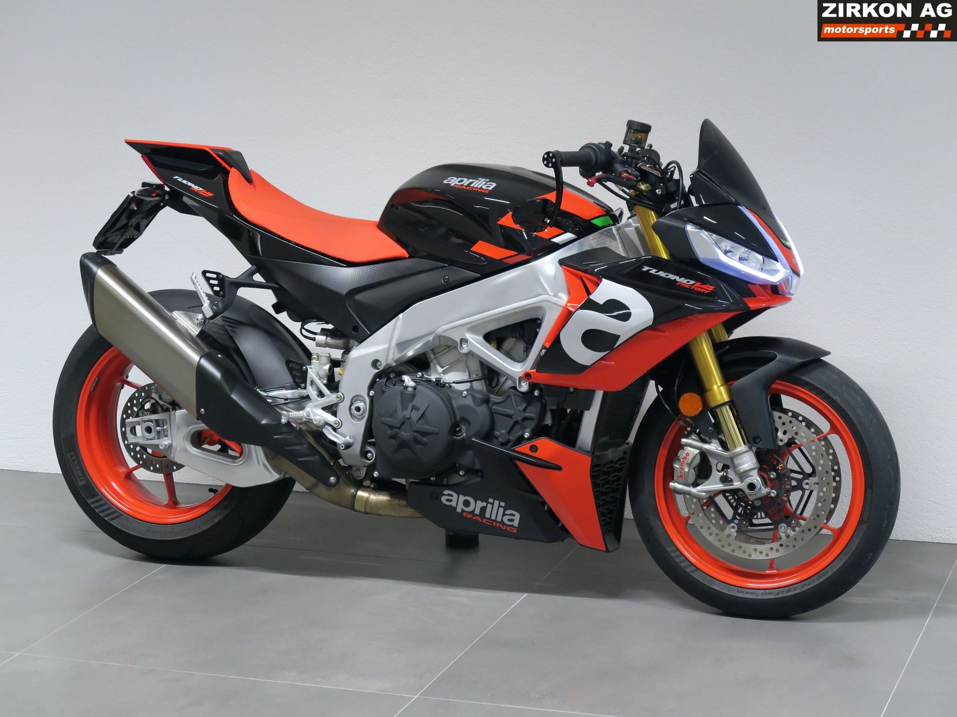APRILIA Tuono V4 1100 Factory-showroom-element-1