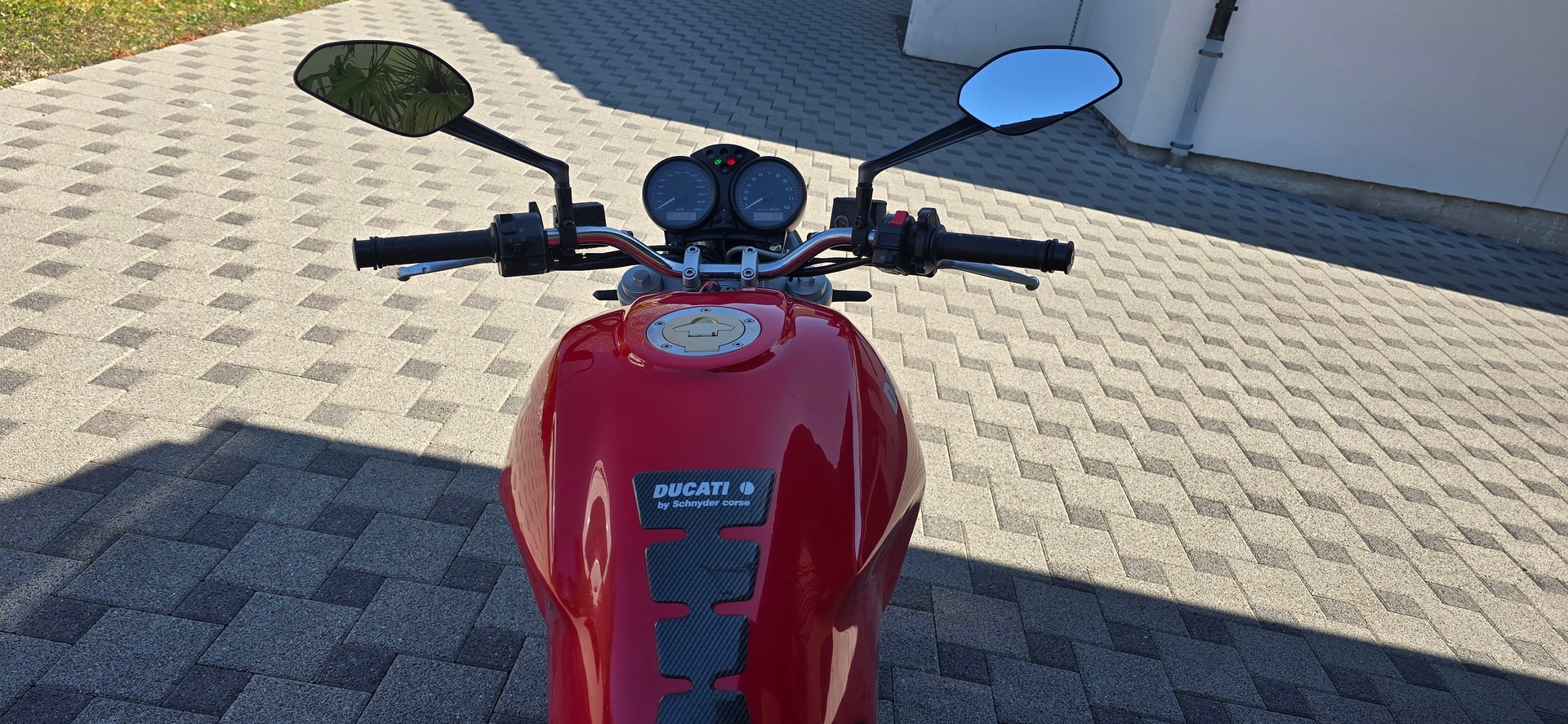 DUCATI Monster 620 i.e.-image-9
