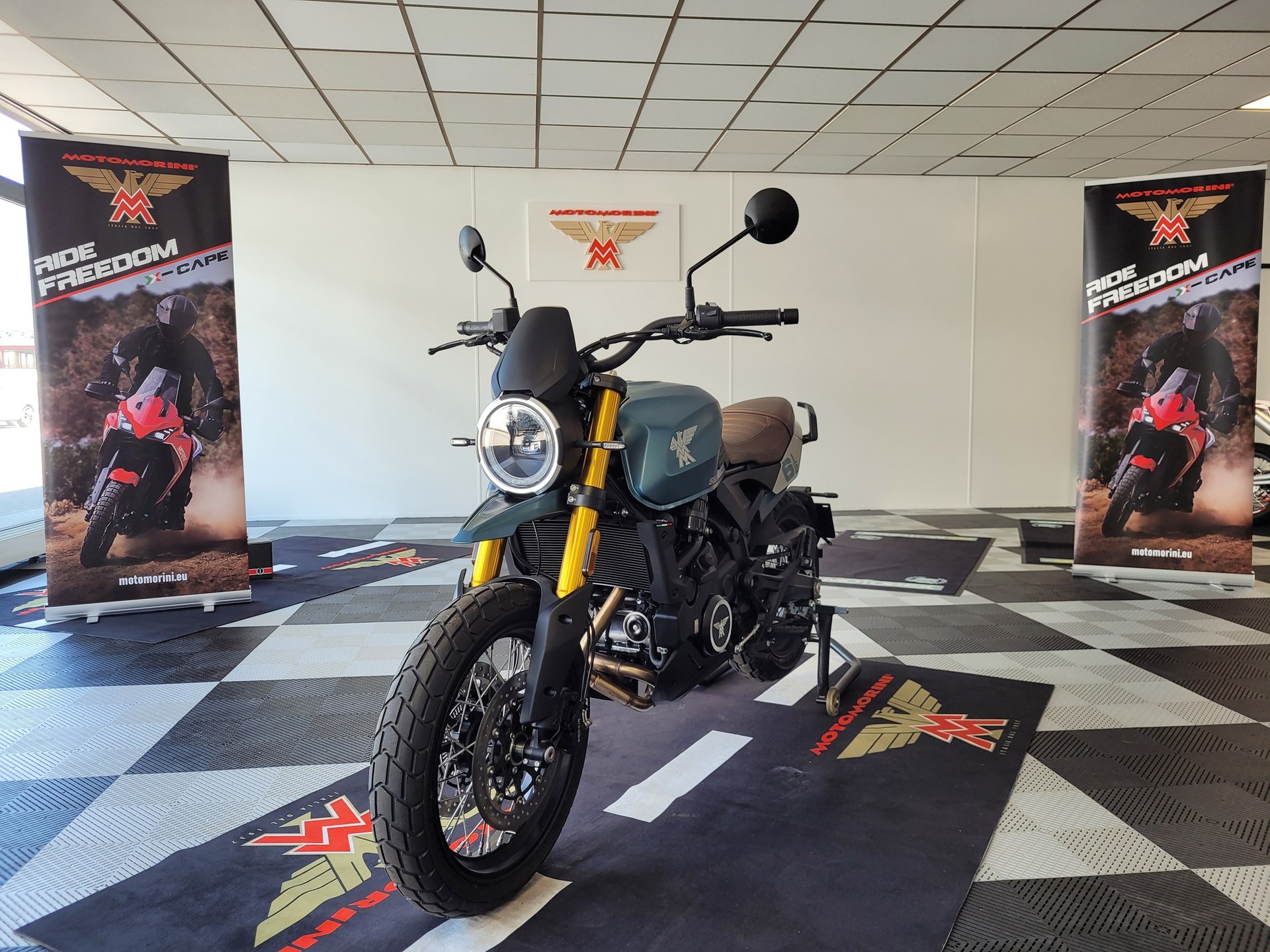 MOTO MORINI Seiemmezzo SCR